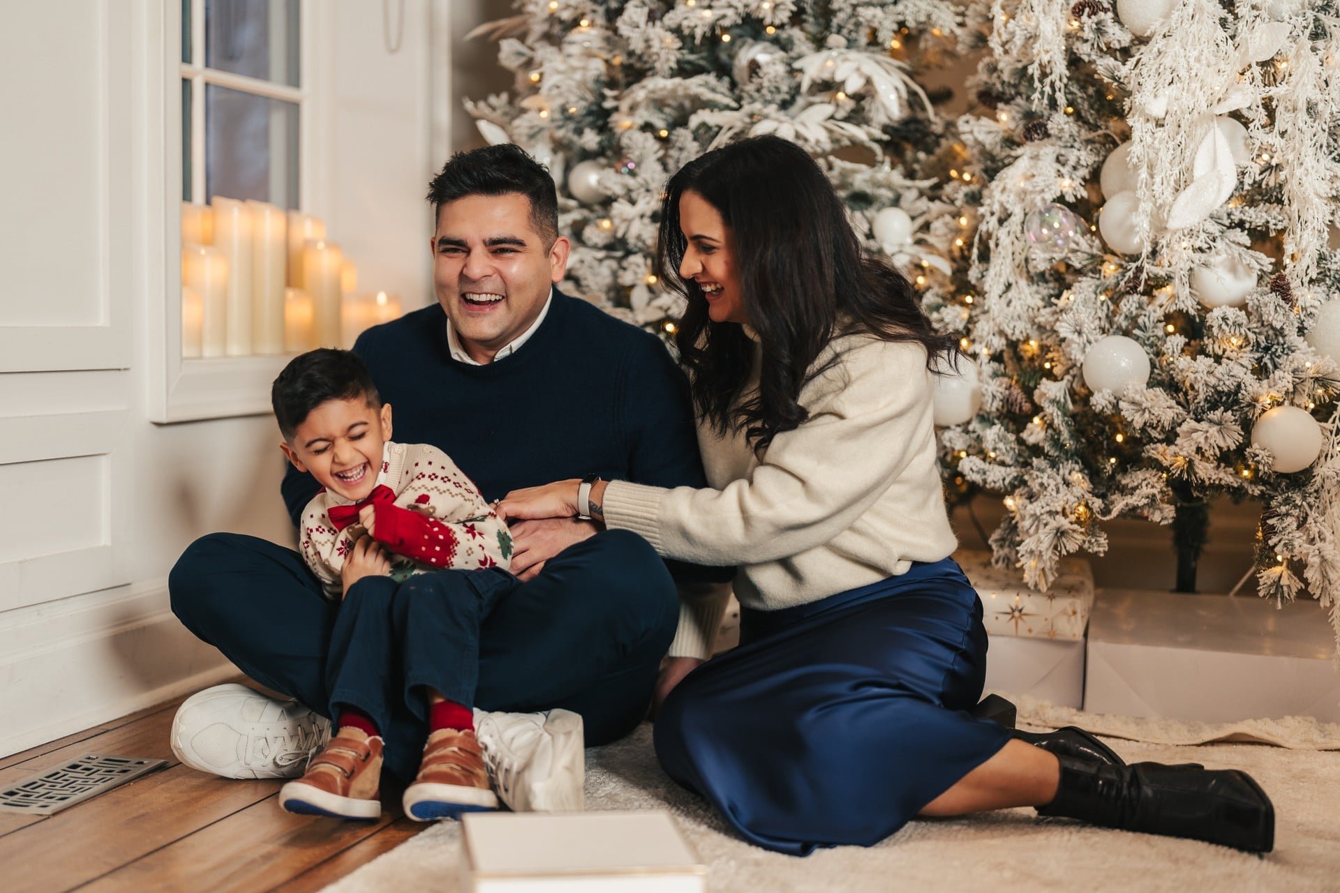 christmas-mini-session-ruby-manor-family-candlelight.jpg