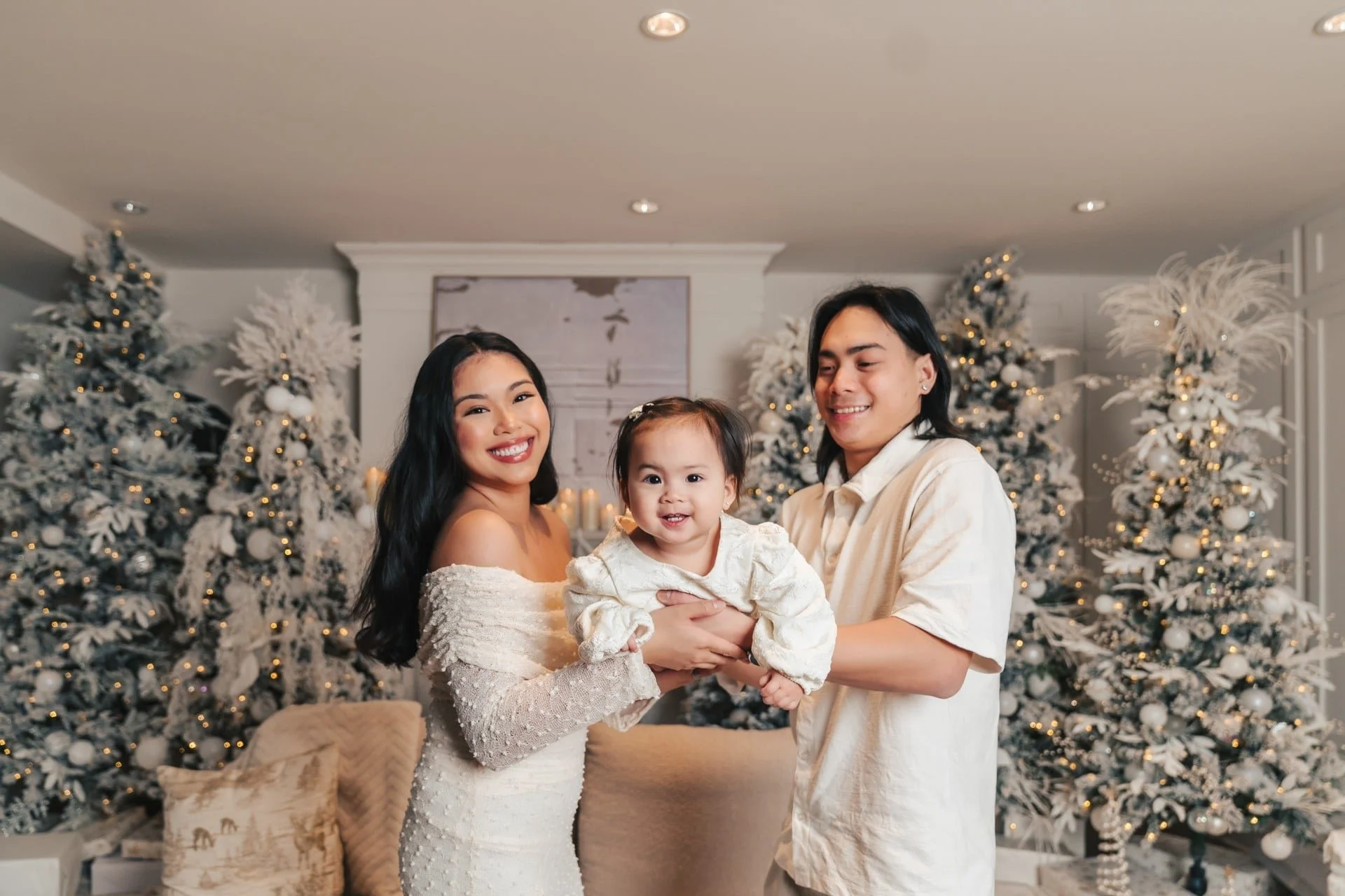 christmas-mini-session-ruby-manor-family-flocked-trees.jpg