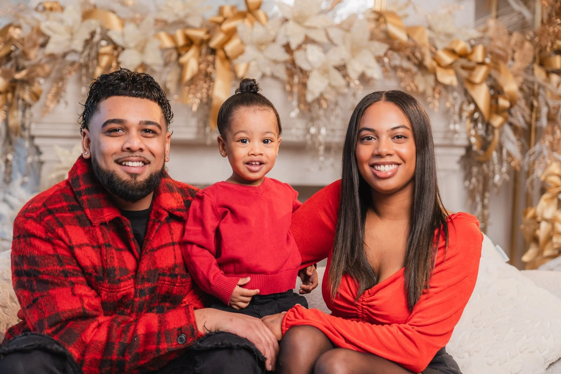ruby-manor-christmas-mini-session-family-in-red.jpg