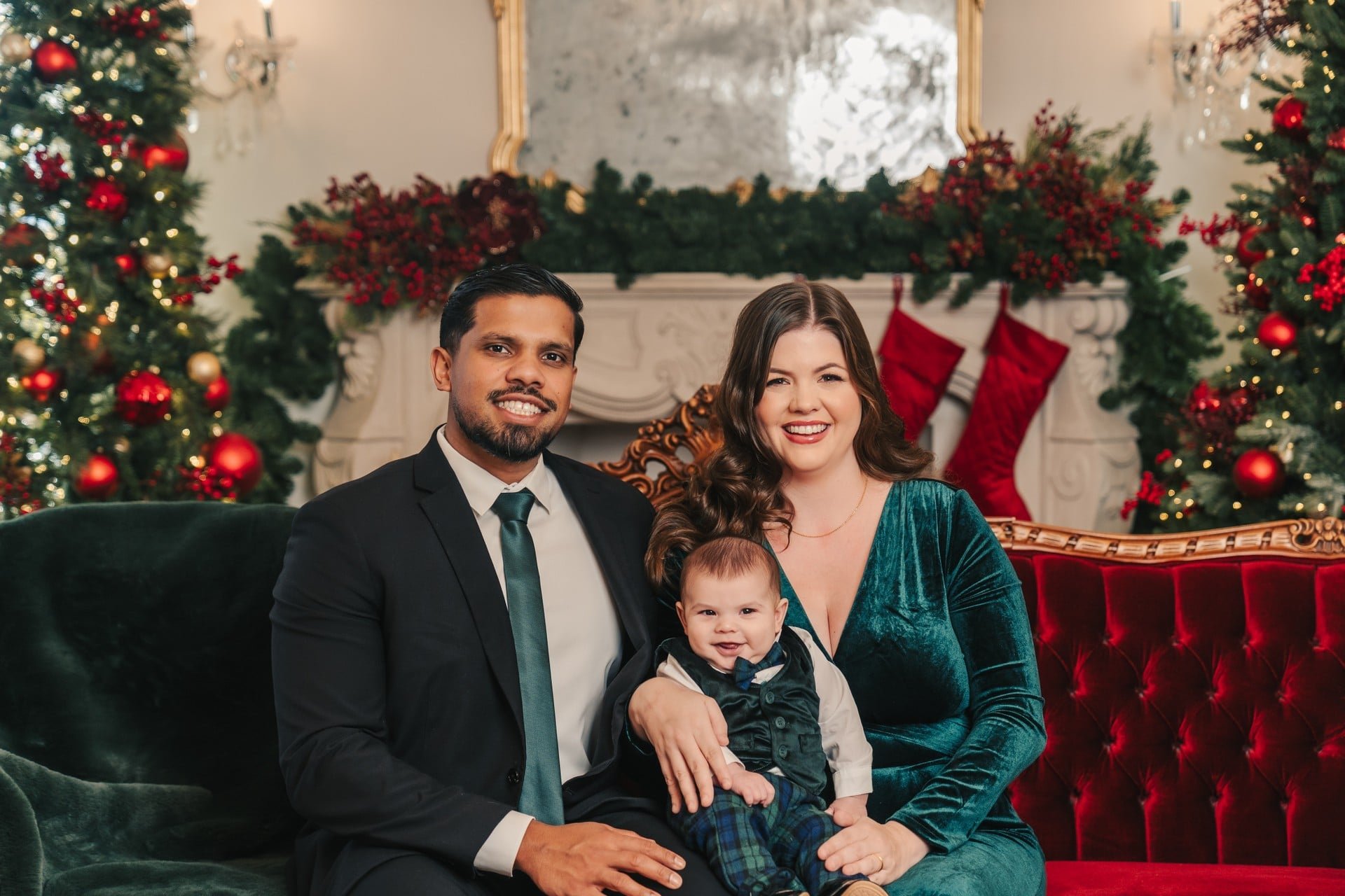 ruby-manor-christmas-mini-session-family-portrait.jpg