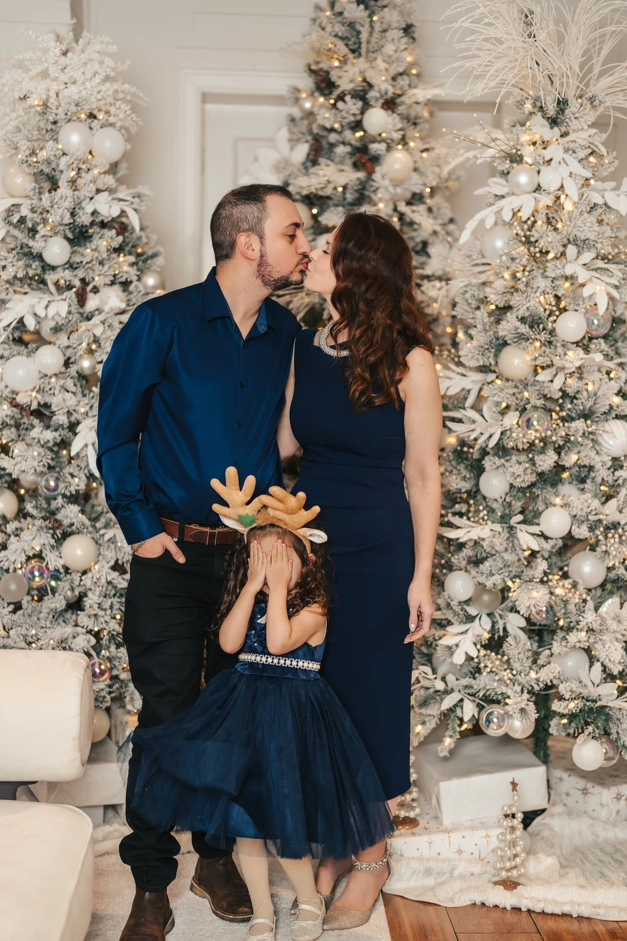 brampton-christmas-mini-session-couple.jpg