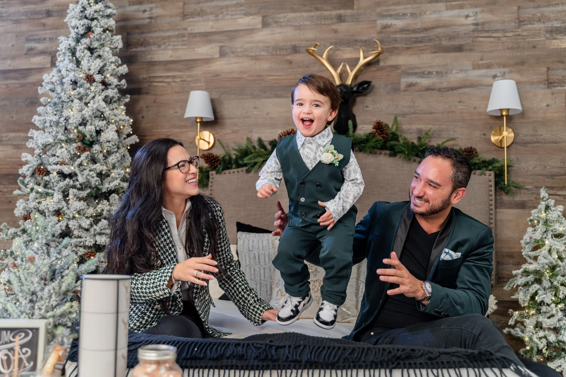 toronto-christmas-photoshoot-boy-reindeer-antlers-family.jpg
