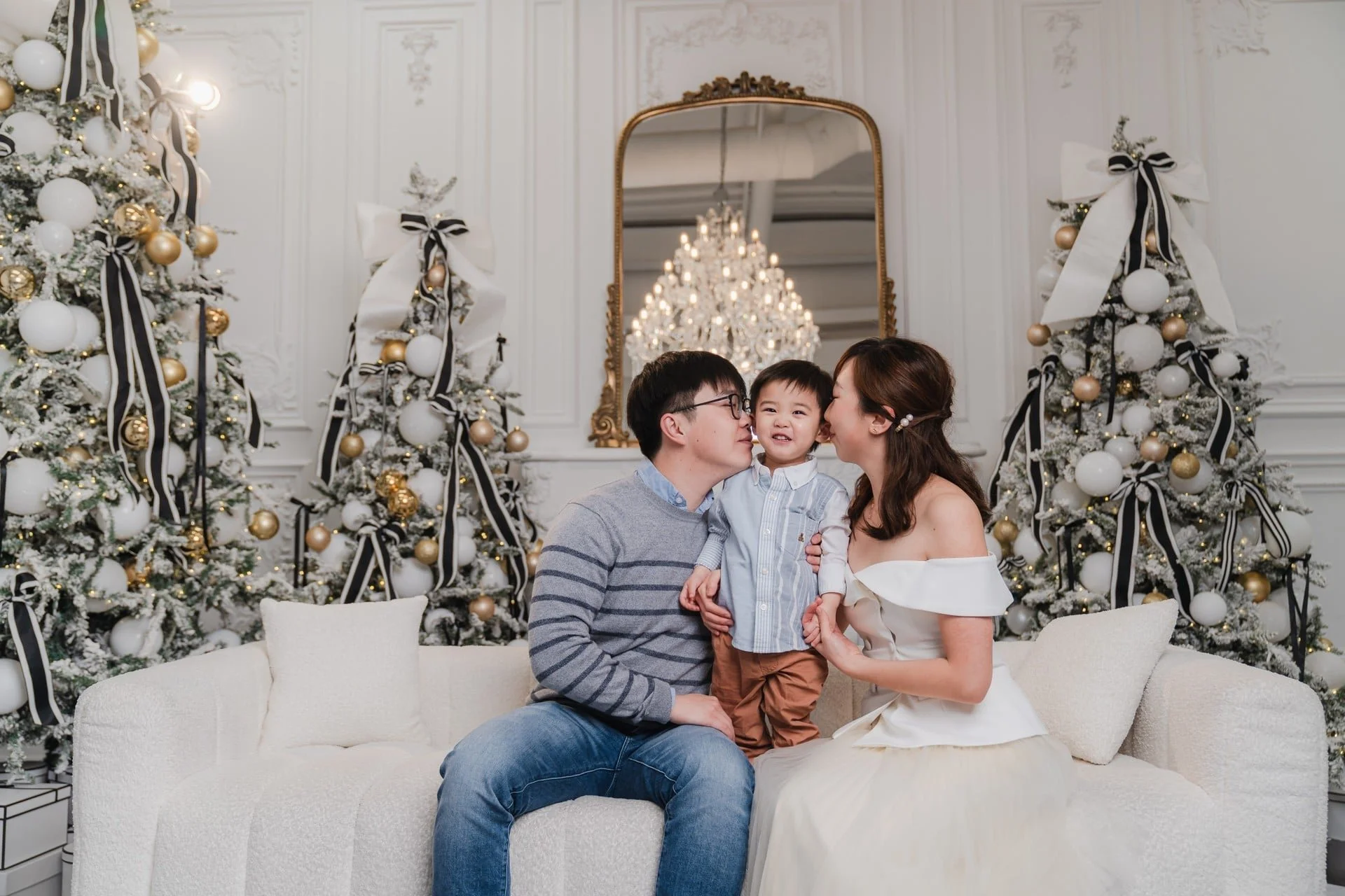 toronto-christmas-family-photoshoot-white-flocked-studio.jpg