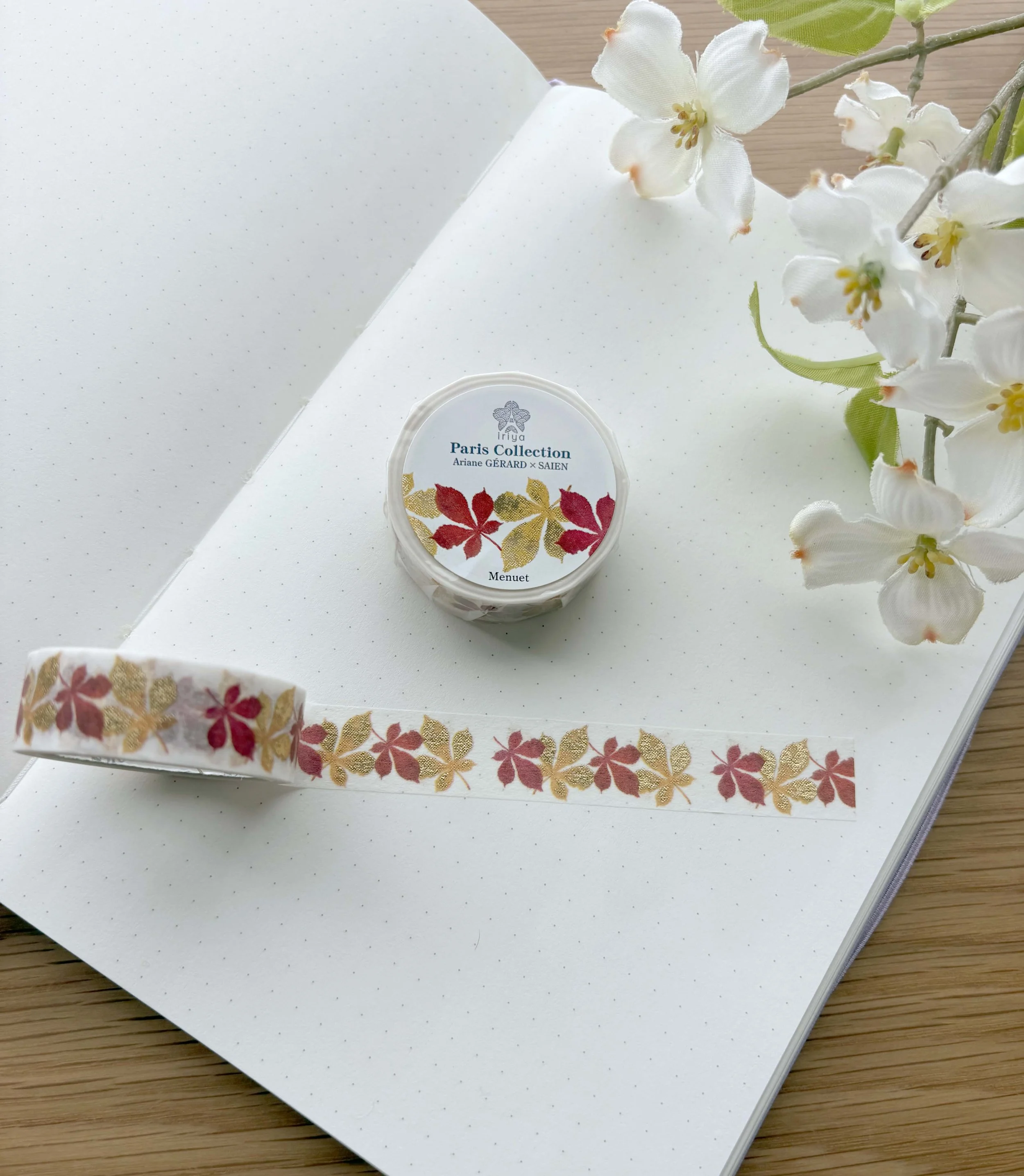 Saien Washi Tape -15 mm - Paris Collection Ariane Gerard x Saien - Menuet Leaves with Gold Foil