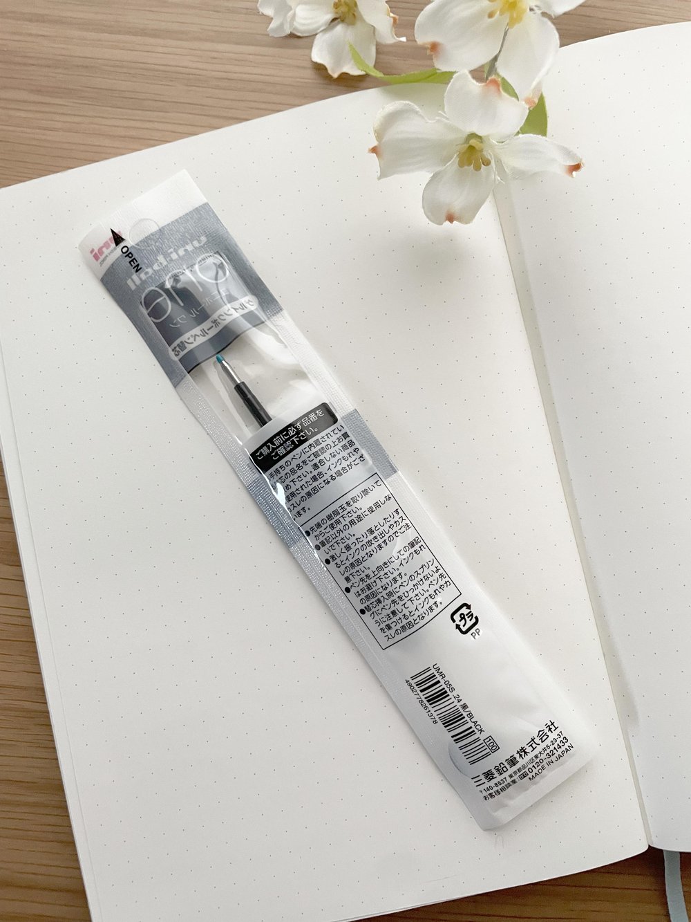 Uni-ball One UMR-05S Gel Pen Ink Refill - 0.5 mm - Black Ink Refill — La  Petite Cute Shop