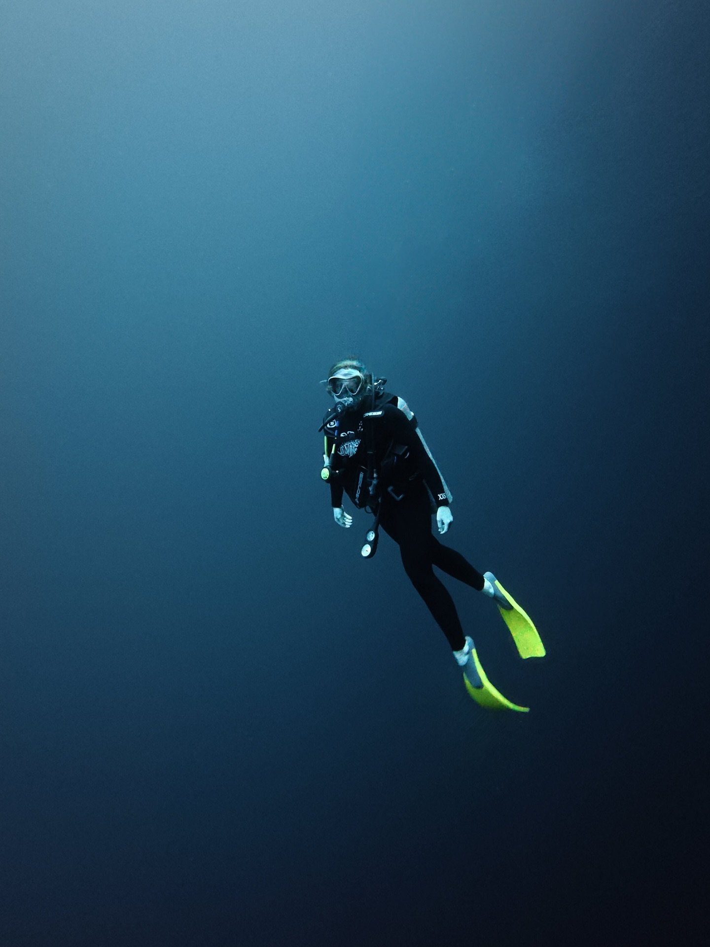 Would you dive 130ft into a giant sinkhole in the middle of the ocean? 🤿

The Great Blue Hole in Belize is one of the world&rsquo;s most iconic dive sites - a 400-foot deep marine sinkhole surrounded by turquoise-colored reef. We dropped to 130ft., 