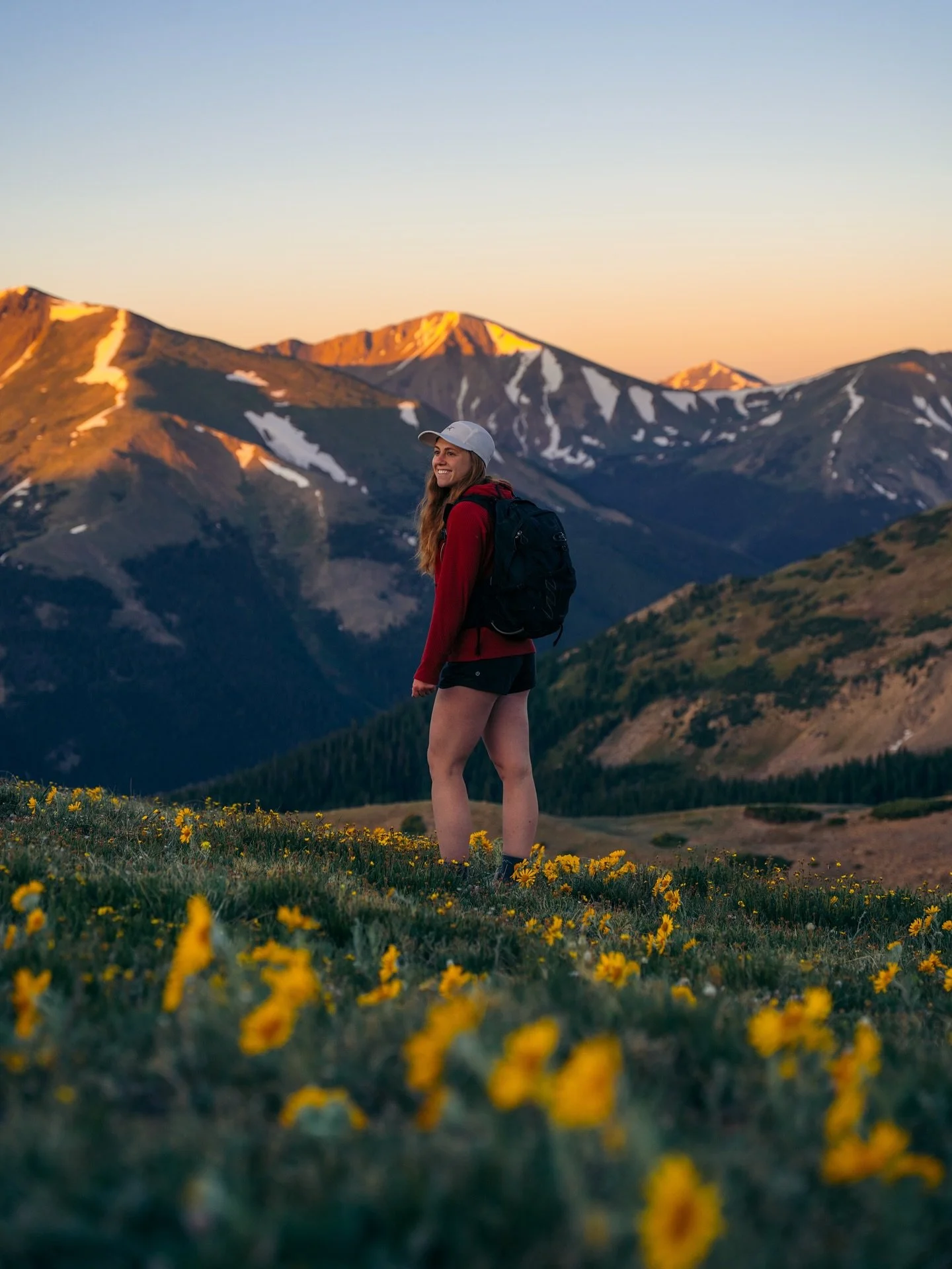 Early mornings in the alpine are my favorite - quiet trails, crisp mountain air, & first light hitting the peaks. It’s the kind of beauty that makes the early alarm worth it every single time. 
There’s something about those first hou