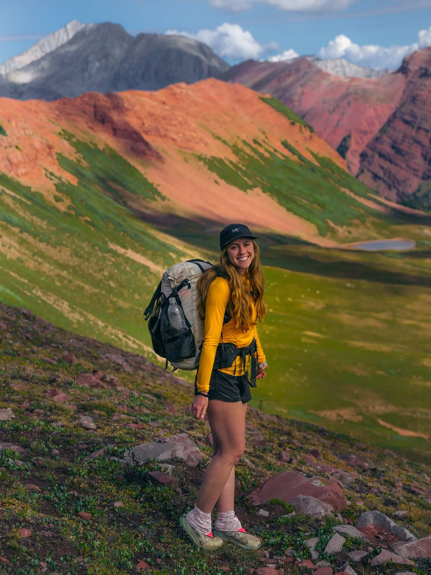 The Four Pass Loop feels like all of Colorado wrapped into one trail 🏔️
Jagged, colorful peaks and turquoise lakes that are similar to the San Juans. Forests, meadows, & granite like the Collegiates. Wide-open passes with vast views that remind