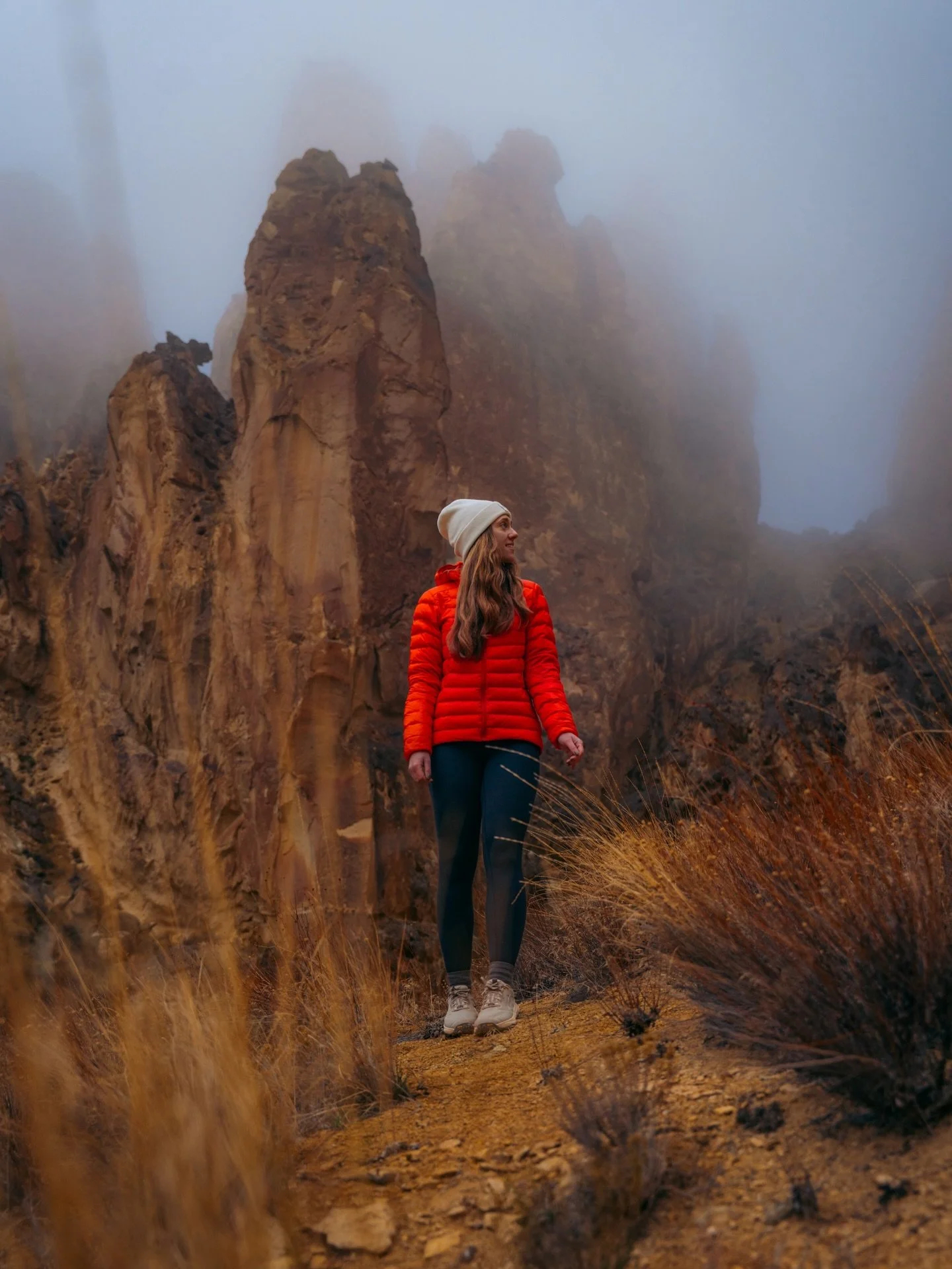 The Oregon desert🌵 

My first time hiking in Oregon was on the PCT - endless forests, volcanoes, waterfalls, &amp; a quick venture to the coast. That was the only version I knew. 

This Oregon experience was filled with desert cliffs, dusty trails, 
