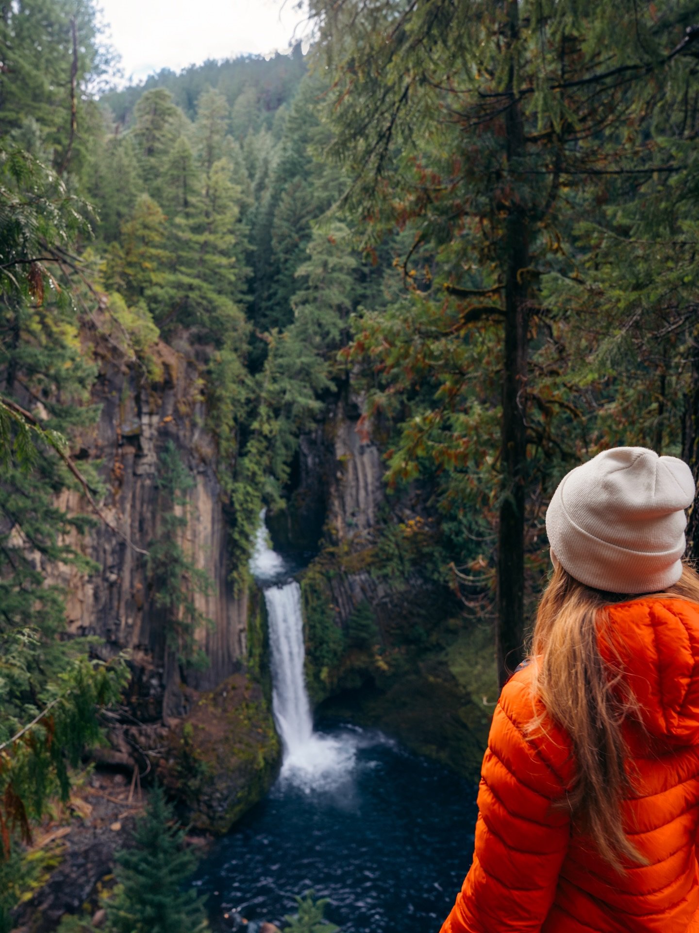 I always forget how small you feel standing in front of a waterfall&hellip; until I&rsquo;m back in the PNW. Something about the mix of fresh air, quiet trails, and endless shades of green reminds me to slow down a little. 

Life has felt so busy and