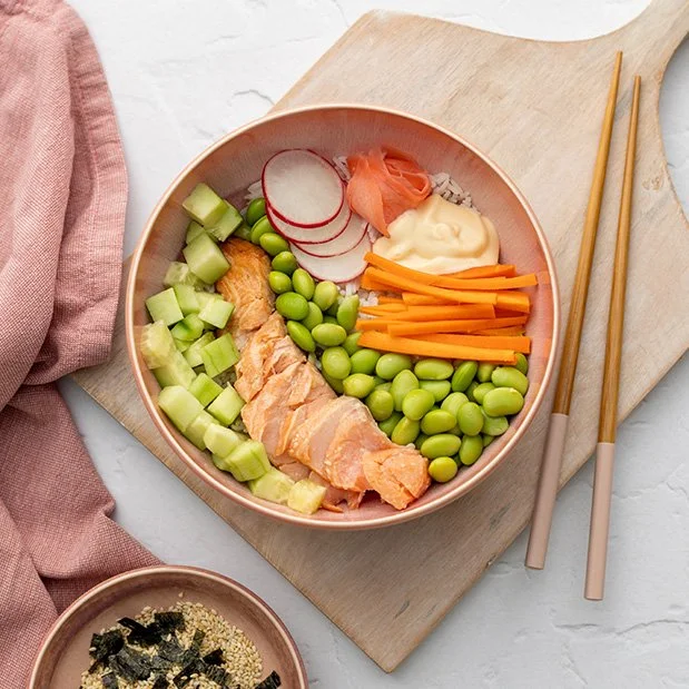 Low FODMAP Miso Salmon Poke Bowl with Spicy Mayo Sauce