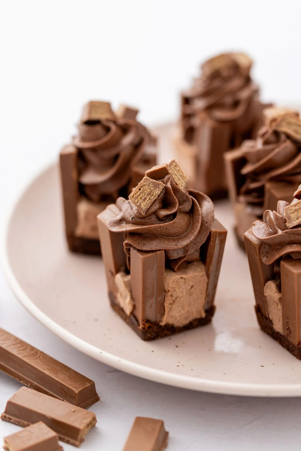 Mini Kitkat cheesecakes