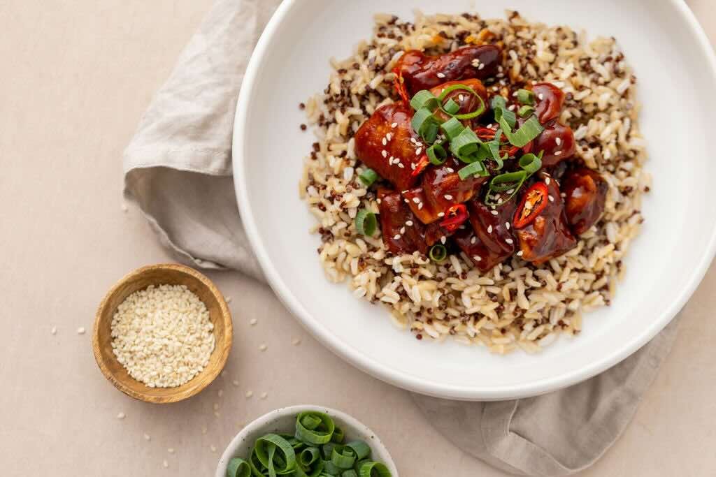 easy weeknight low fodmap chicken dinner made in 1 pan, just like take-away but low fodmap