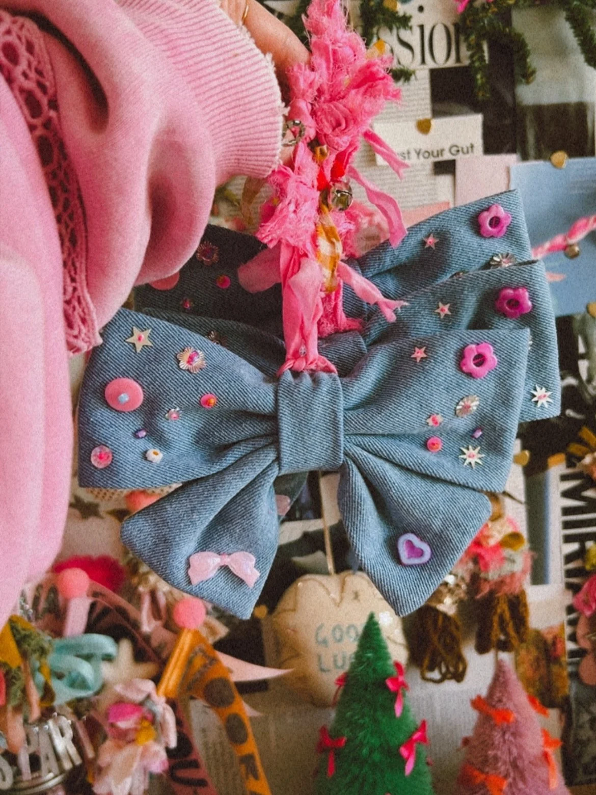 I had so much fun making new bow ornaments!! What do you think? I&rsquo;ll have some available on Sunday. 🎀🎄❤️