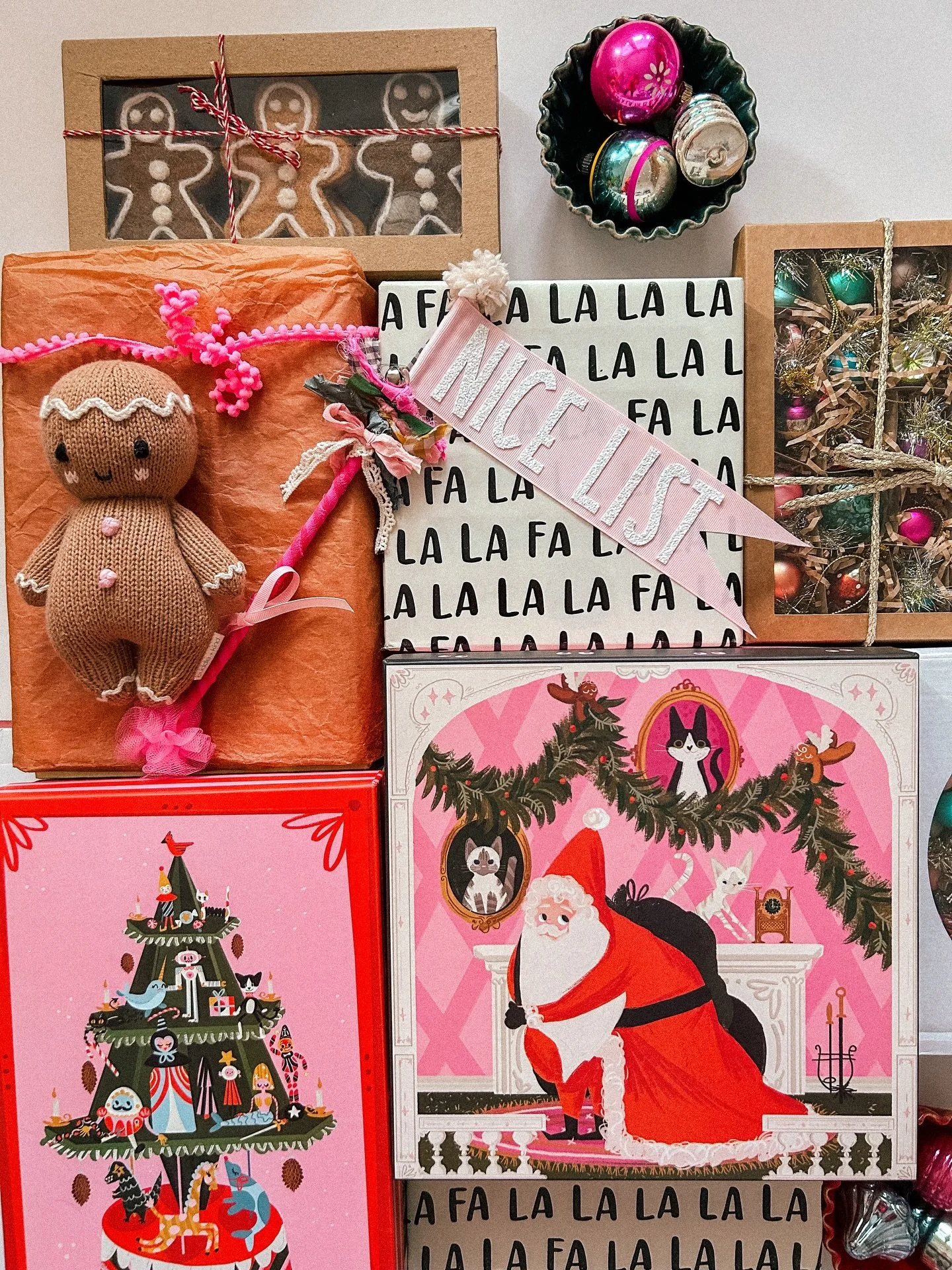 The Christmas collection is in the shop now!🎀🎄❤️