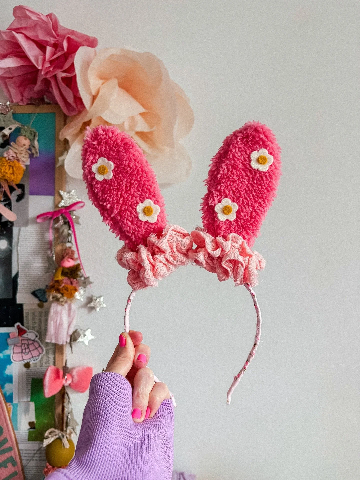 Happy Monday! Sharing this years bunny headband! What do you think?!?💕🐰🌷