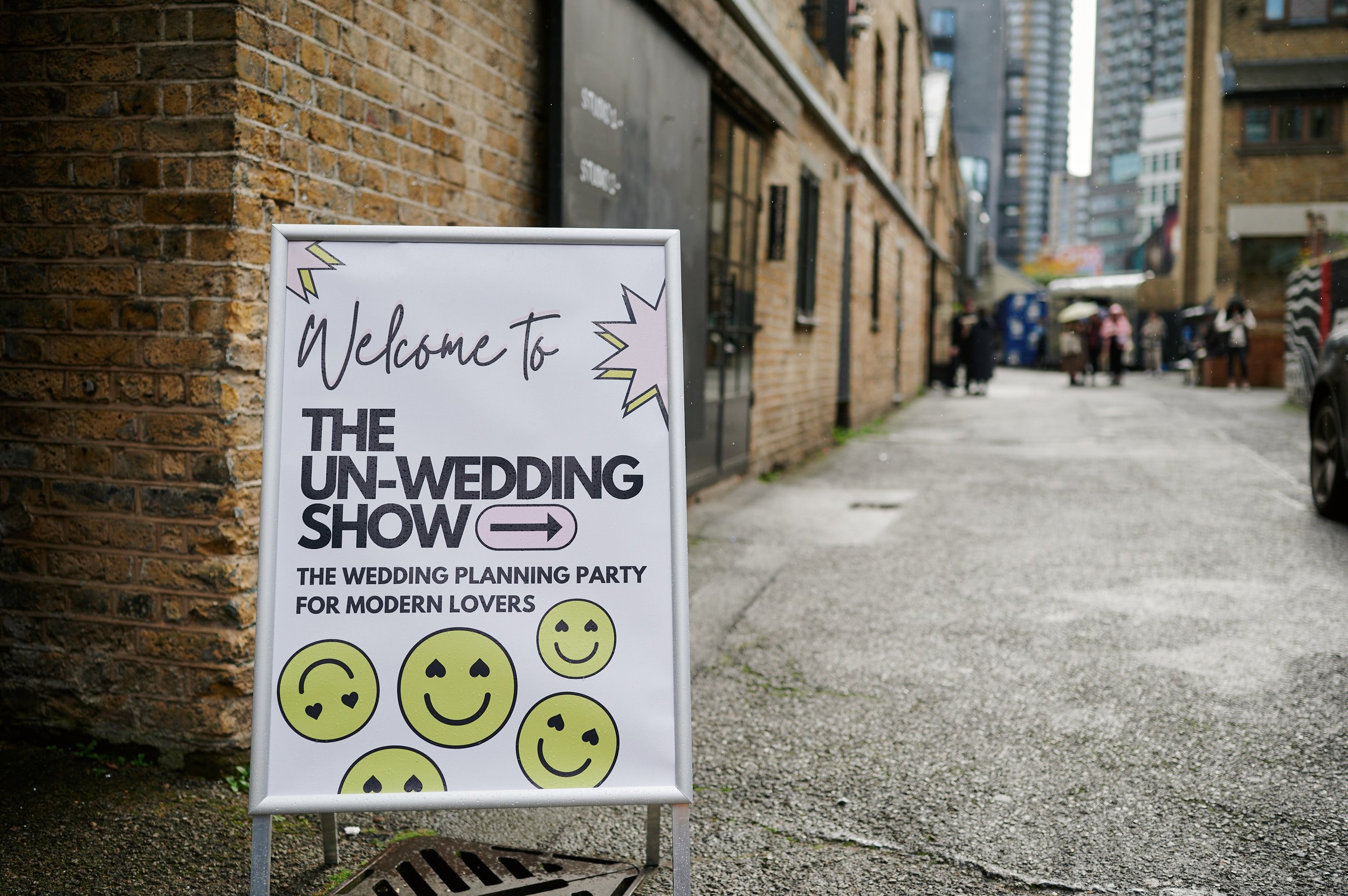  An A frame that says ‘Welcome to The Un-Wedding Show. The wedding planning party for modern couples.’ 