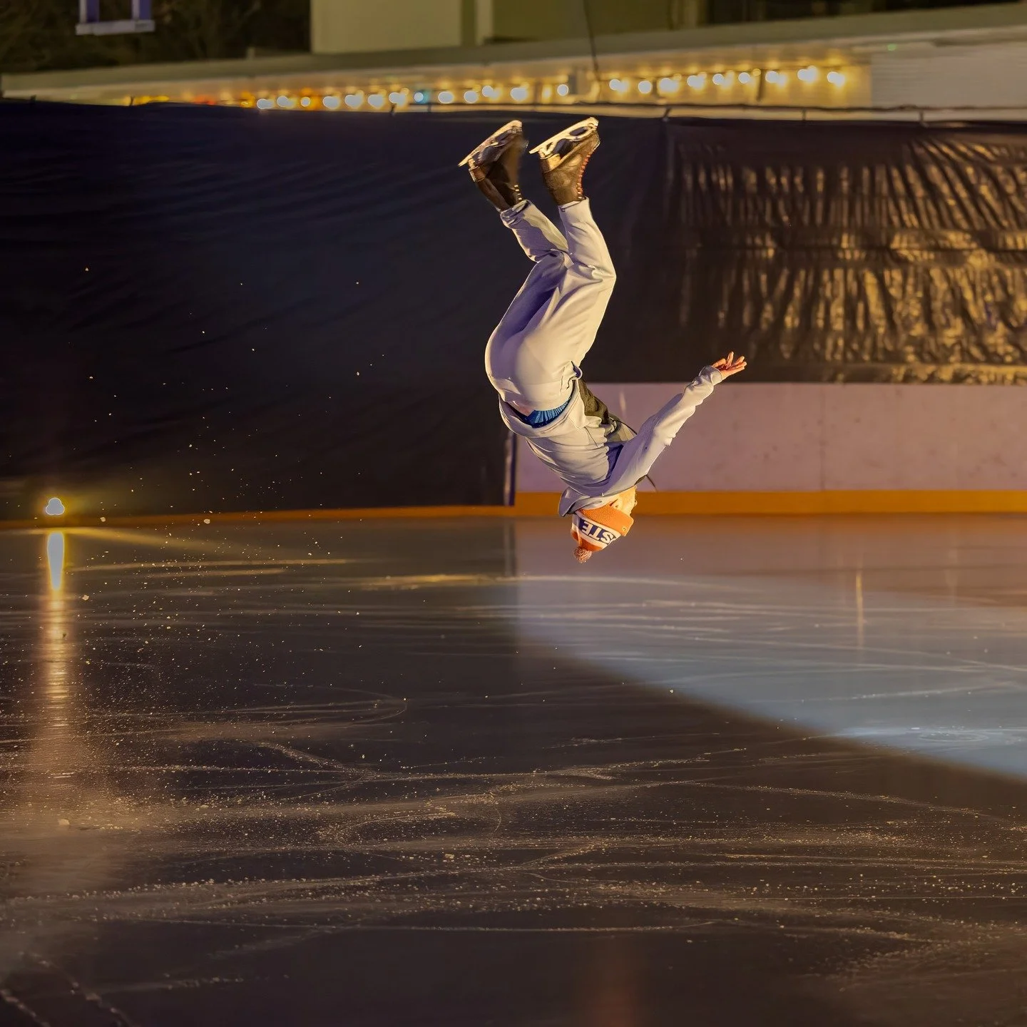 A busy day processing photos from the Eislaufclub beider Basel Schaulaufen at the weekend. Pictures will be available on the website in the next couple of days.
Ein arbeitsreicher Tag mit der Bearbeitung der Fotos vom Eislaufclub beider Basel Schaul