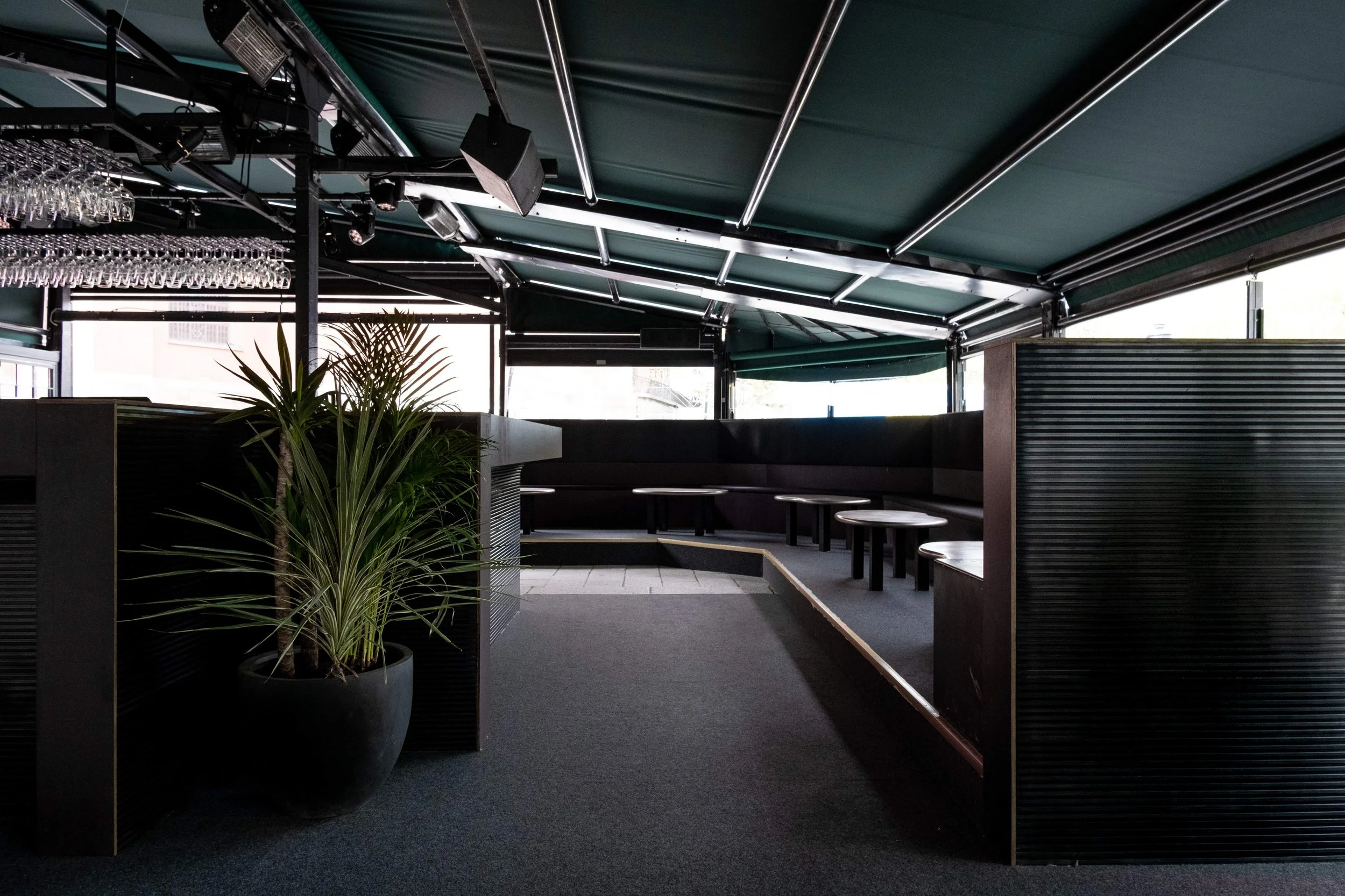 Industrial Poetry - Inredningsarkitektur - Café Opera - Uteserveringen