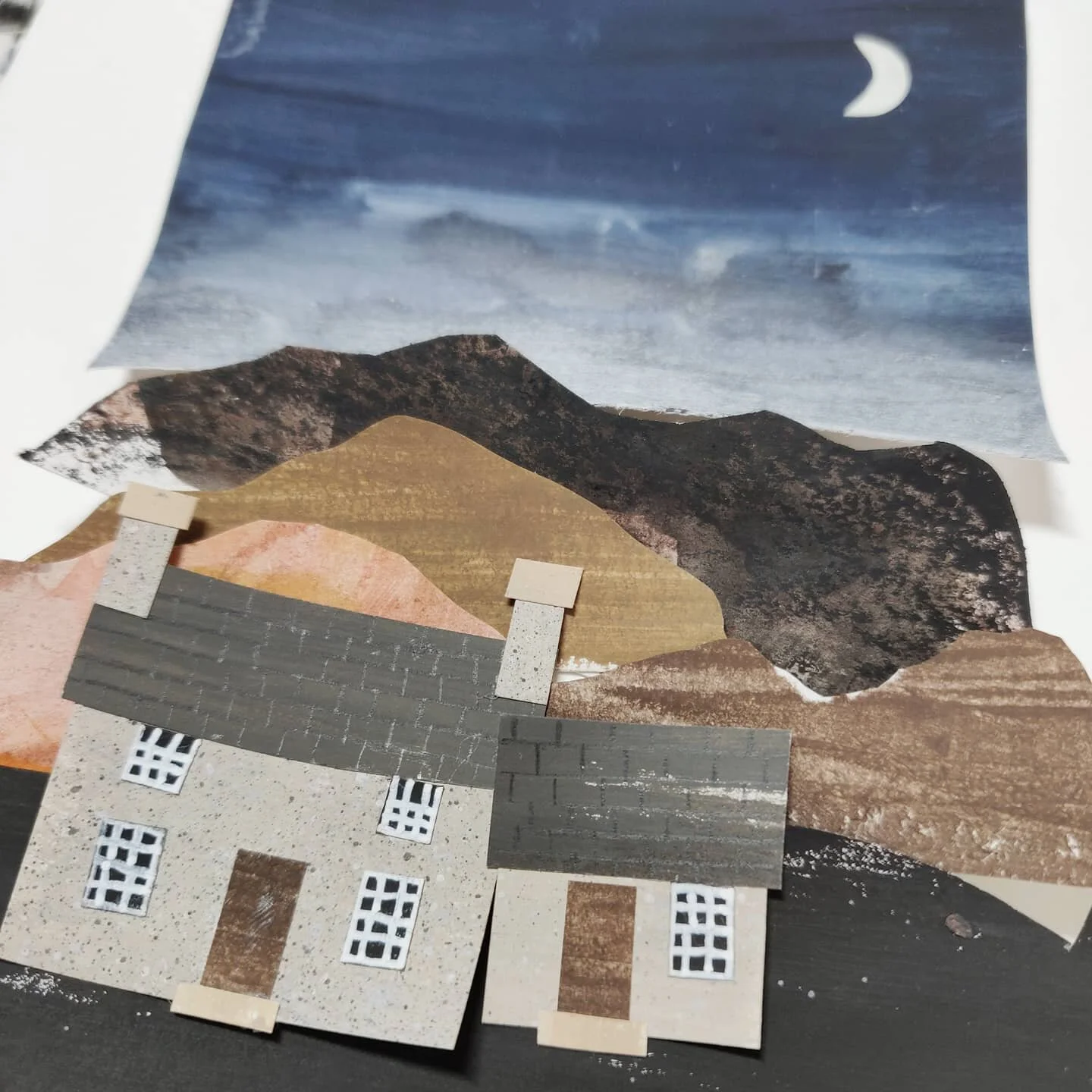 Making Christmas cards and watching Gilmore Girls while it rains outside. It's been a good day 🏡
*
*
#christmascards #greetingscard #design #collageart #cosy #cosycottage #moonlight #winter #sky #holidays #stationerydesign #artist #designer #collage