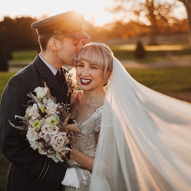 DOUBLE TAP IF YOU LOVE THE IDEA OF A WINTER WEDDING&hellip;⁣
⁣
Got to say, I love the idea. ⁣
⁣
I love the cold 🥶 give me winter over summer every time. ⁣
⁣
Especially when you get the most beautiful shots like these with the sun setting early in th