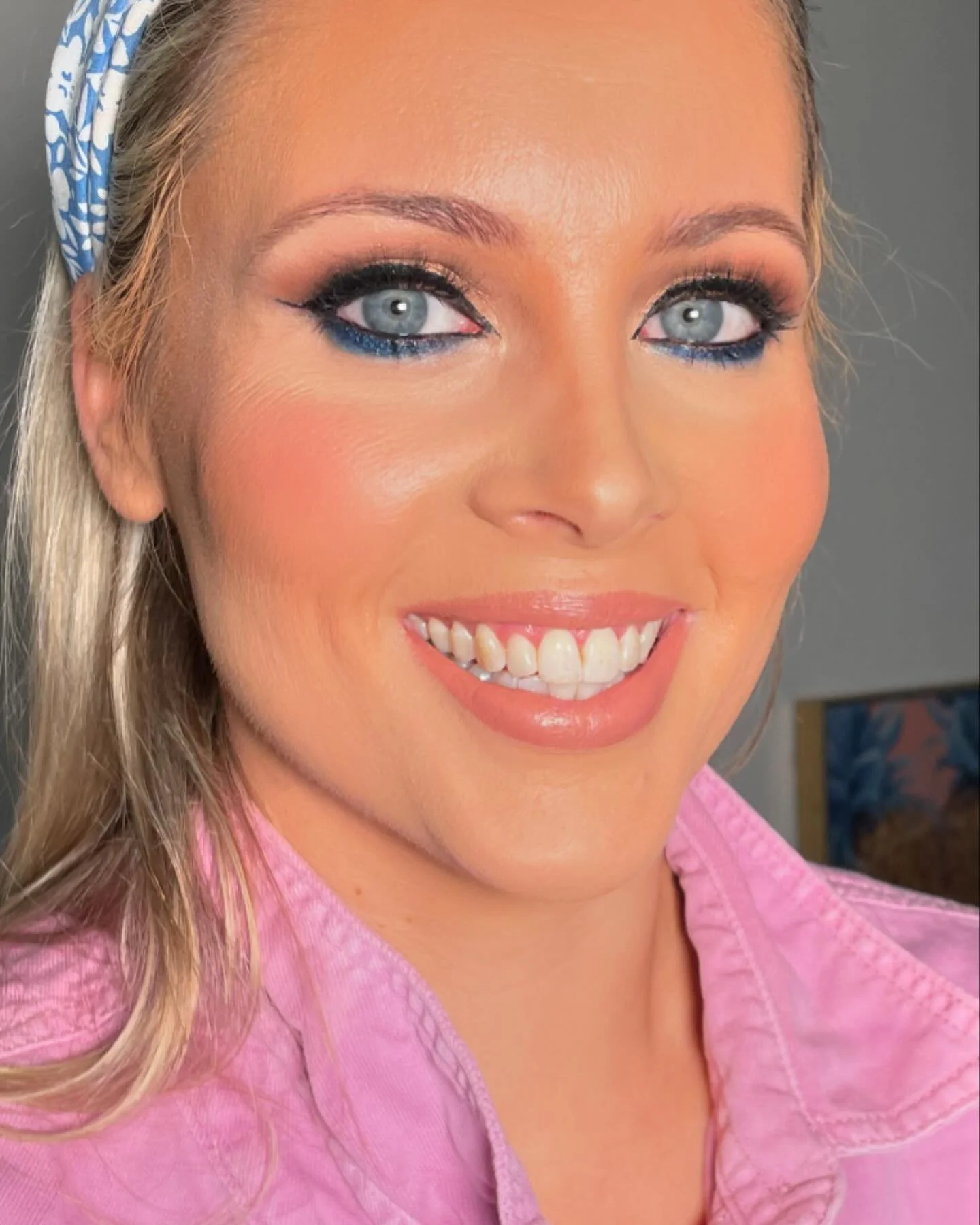 Who would wear a pop of colour like @tabs_at_flawborough did for her ball? ⁣
⁣
I mean, look at this face&hellip;. Those cheekbones 🤌🏻 ⁣
⁣
I used a @maccosmetics pro chromographic pencil underneath her eye to add some blue intensity and then set it 