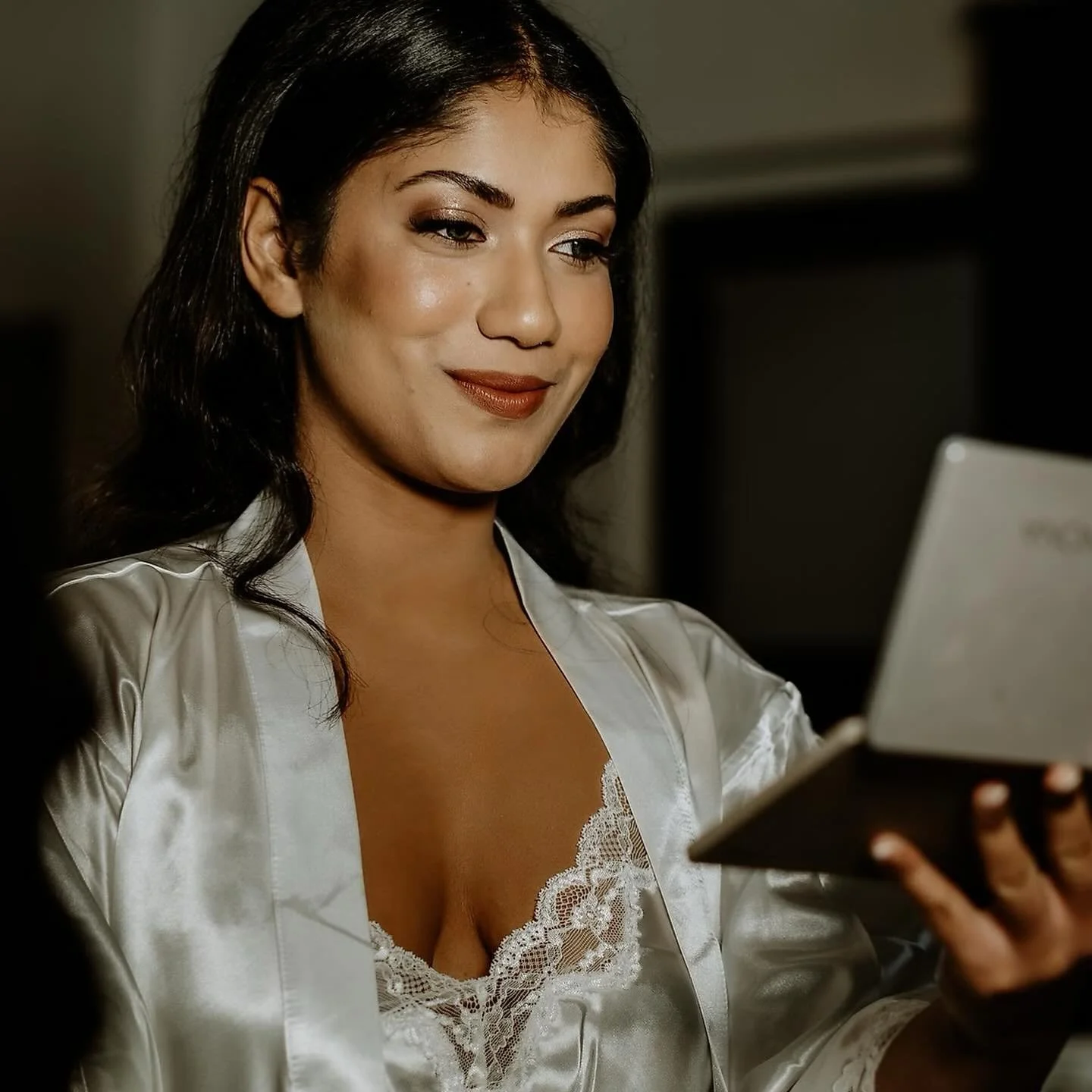 Super chuffed to be sharing these STUNNING pictures of Simi, from her October wedding x⁣ 
⁣
Are you looking for a bridal makeup artist for your upcoming wedding?⁣
⁣
Don&rsquo;t hesitate to get in touch via my website (link is in my bio). ⁣
⁣
Chat soo