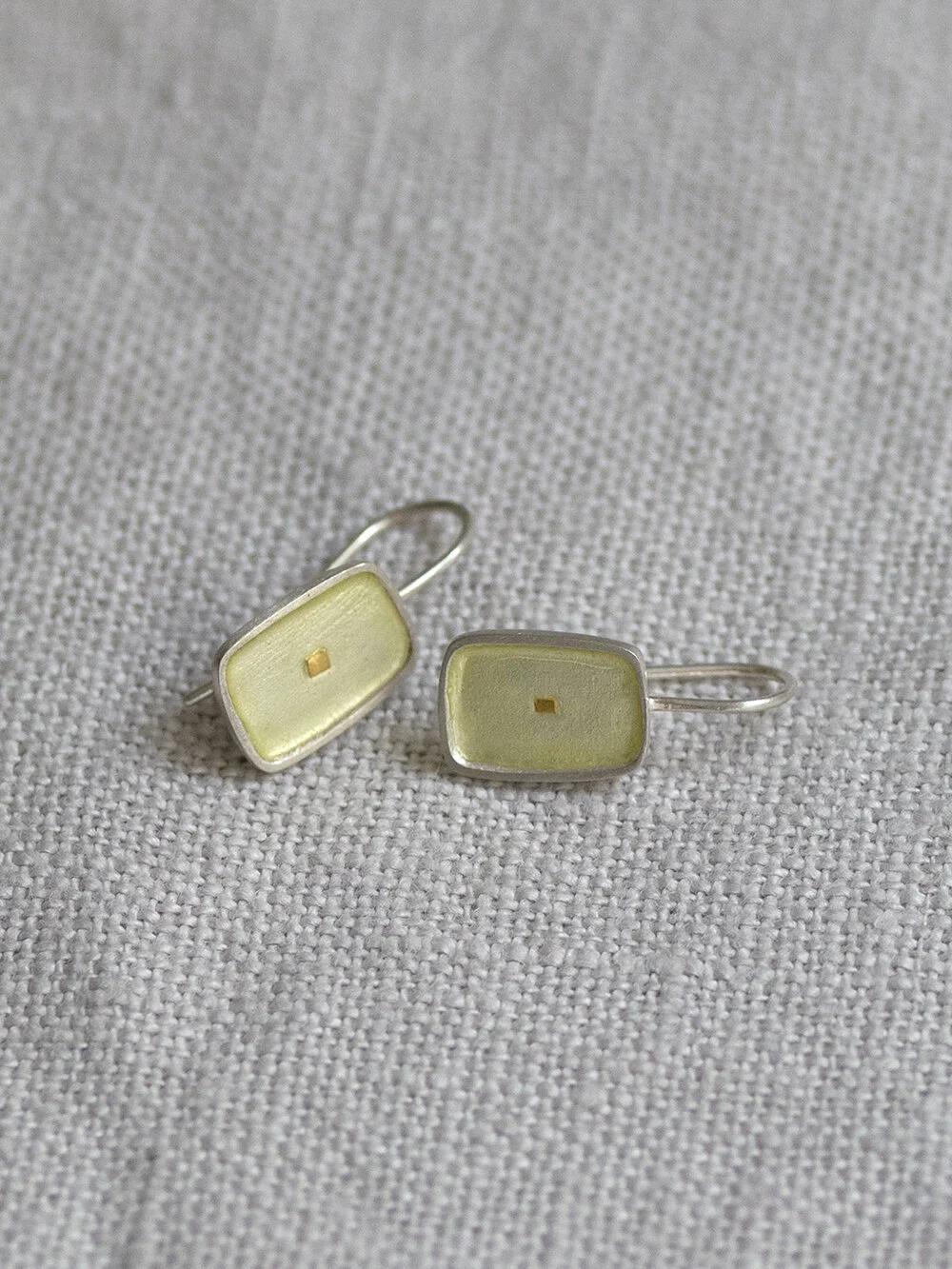 WINDOWS - pale yellow