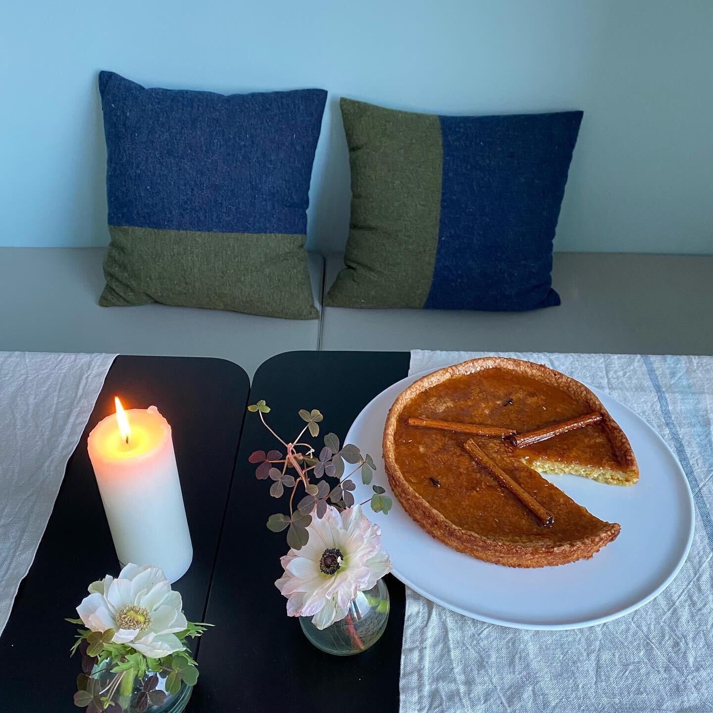 The homebaked orange-almond cake is back #todayatlalinacafe