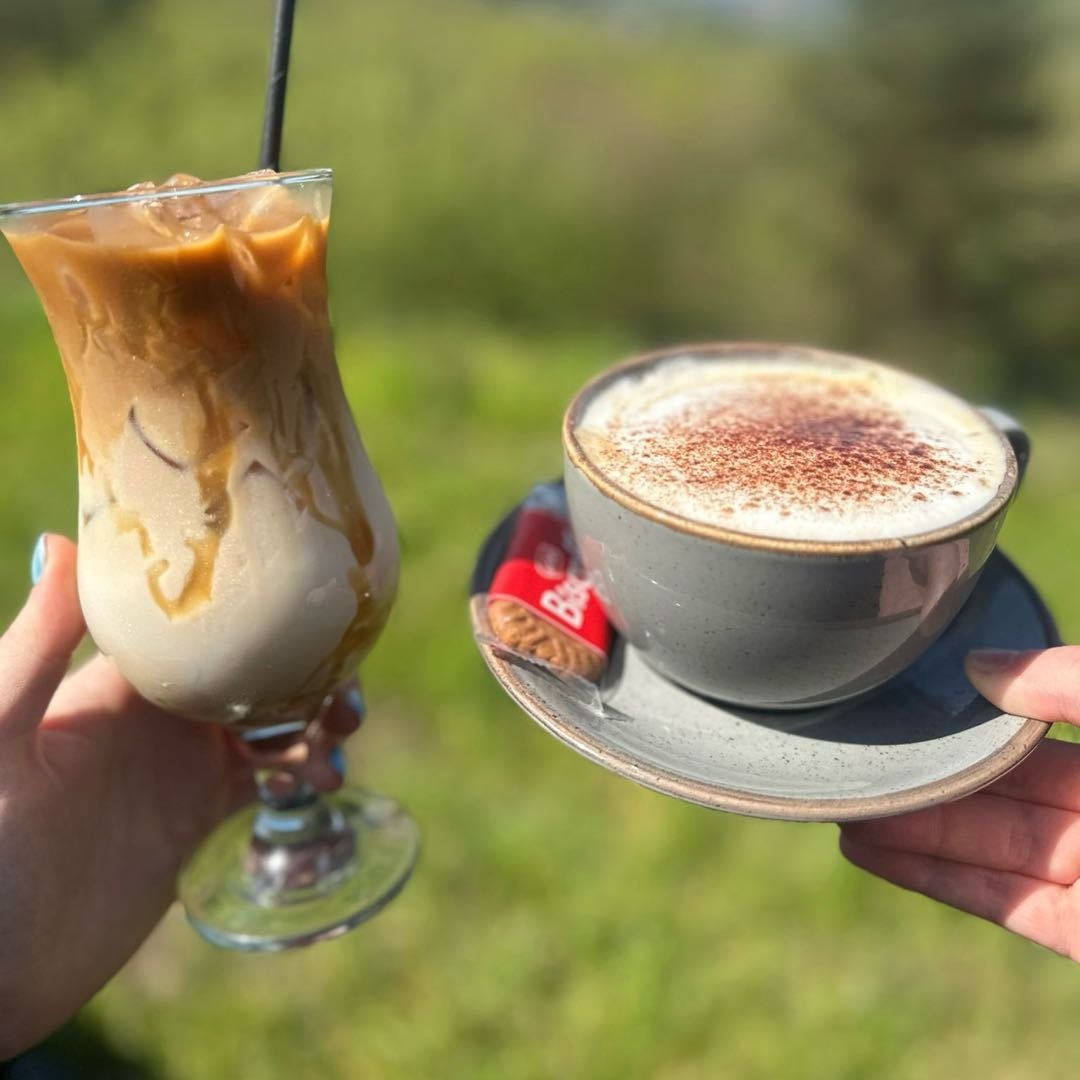 Do you enjoy yours hot or cold?  It doesn&rsquo;t matter either way because we serve both 🔥❄️☕️

#coffeelove #coffee #icedcoffee #afanlodge #afanvalley #flavouredcoffee #coffeeanywhichway