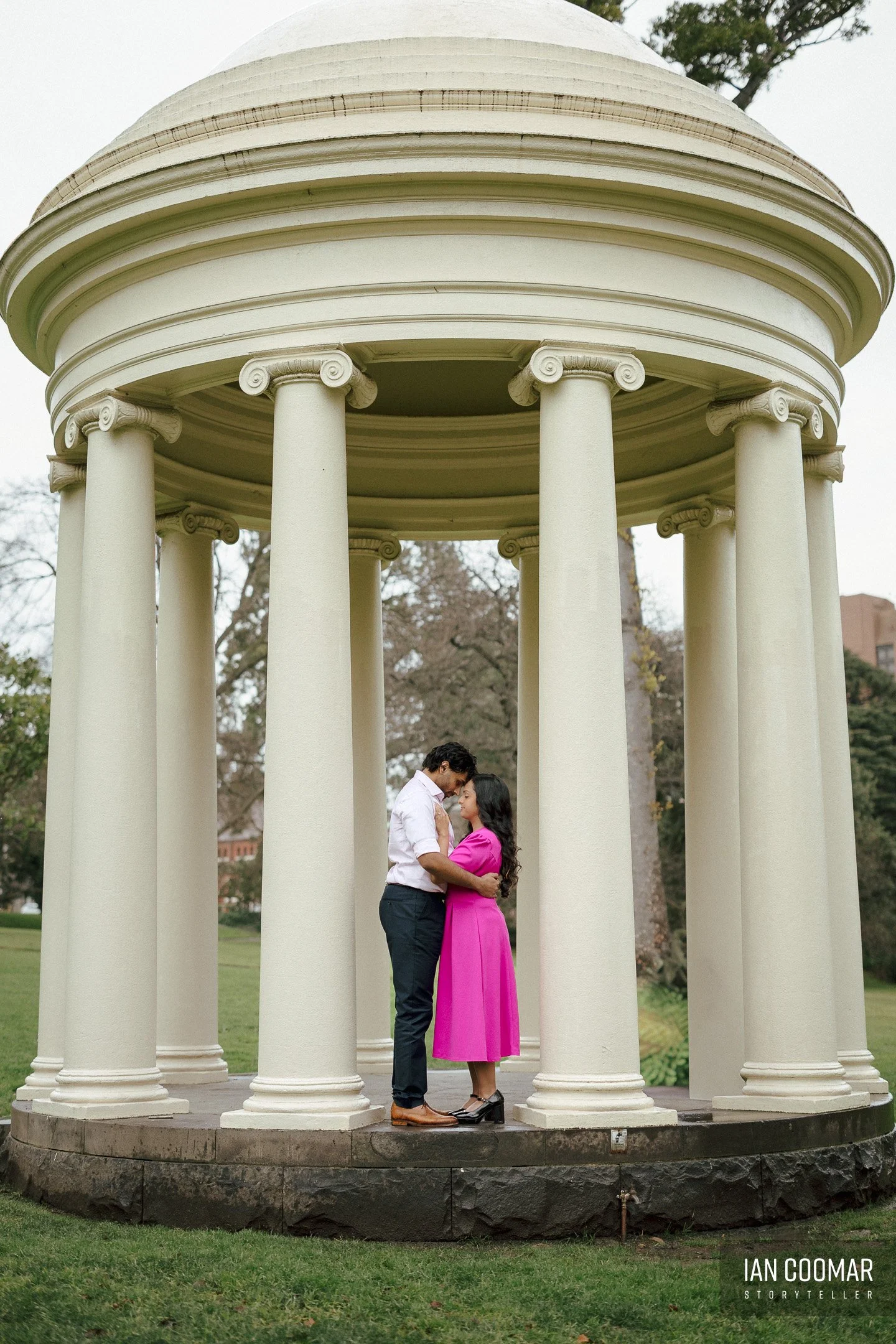 fitzroy-gardens-pre-wedding-couple-3.jpg