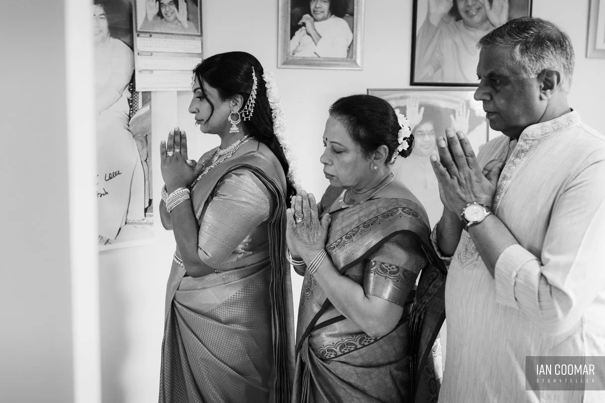 shri-shiva-vishnu-temple-wedding-family-prayers-candid.jpg