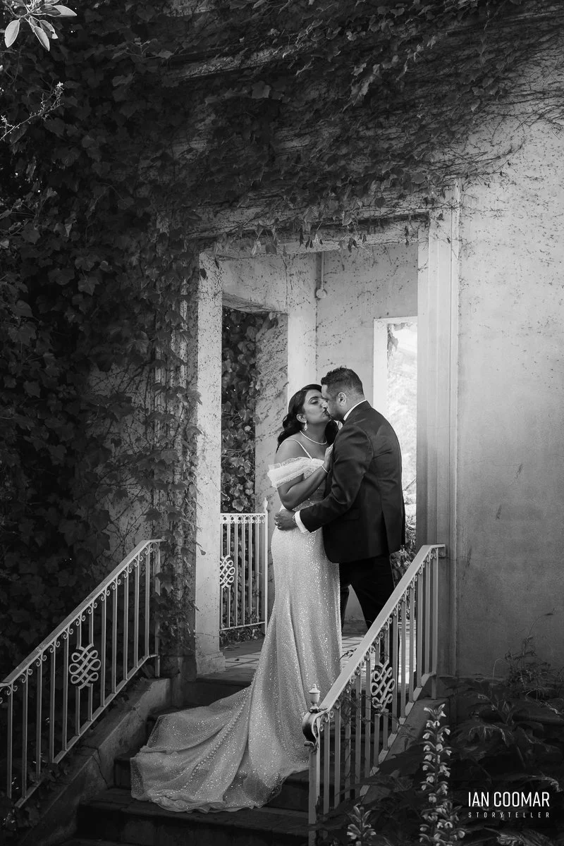 rippon-lea-estate-wedding-couple-kiss.jpg