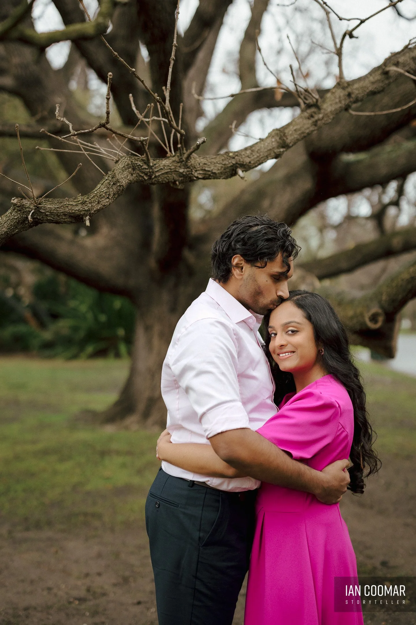 fitzroy-gardens-pre-wedding-couple-2.jpg