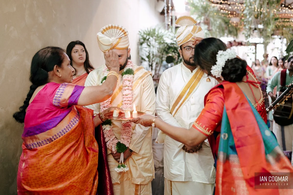 glasshaus-brucke-hindu-wedding-richmond-groom-tholan-ceremony-candid.jpg
