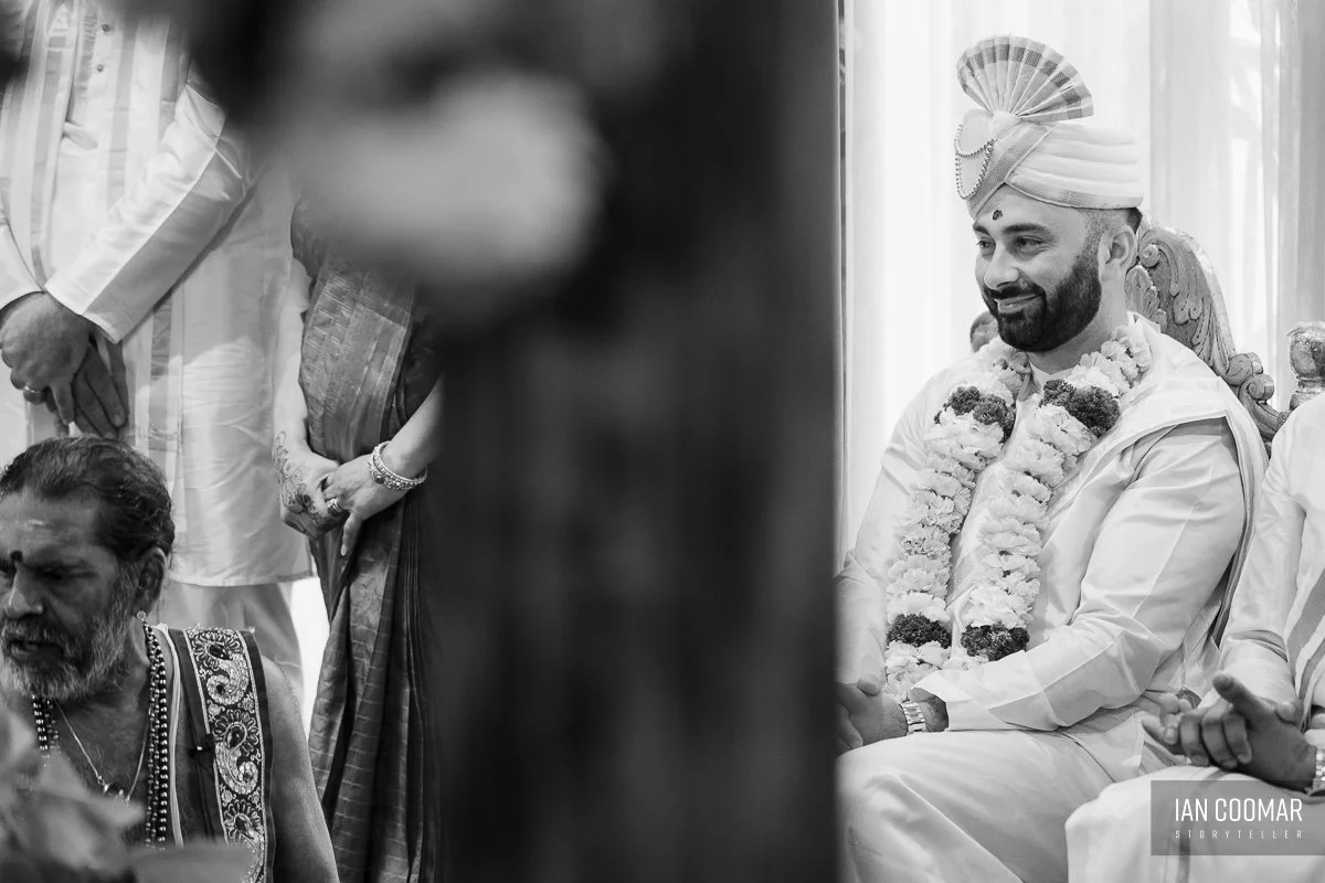 glasshaus-brucke-hindu-wedding-richmond-ceremony-candid-black-white.jpg