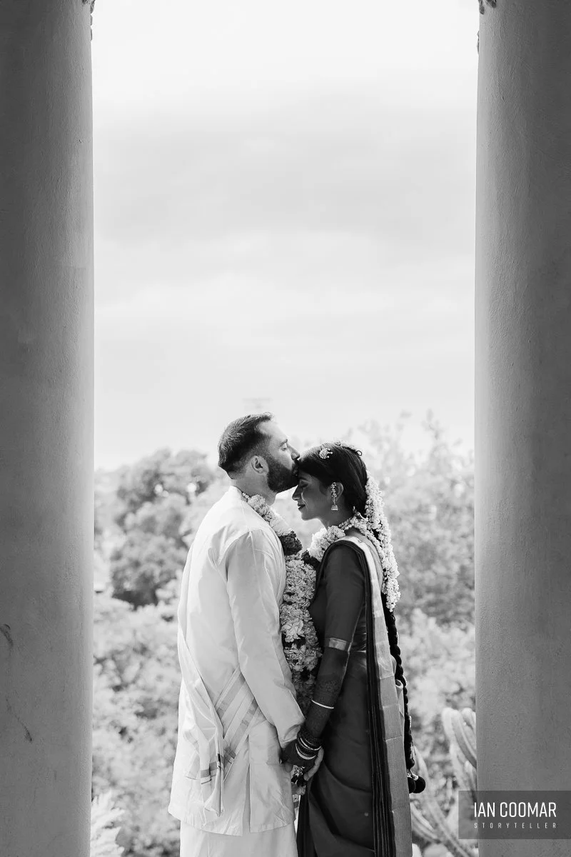 glasshaus-brucke-hindu-wedding-richmond-couple-black-white.jpg