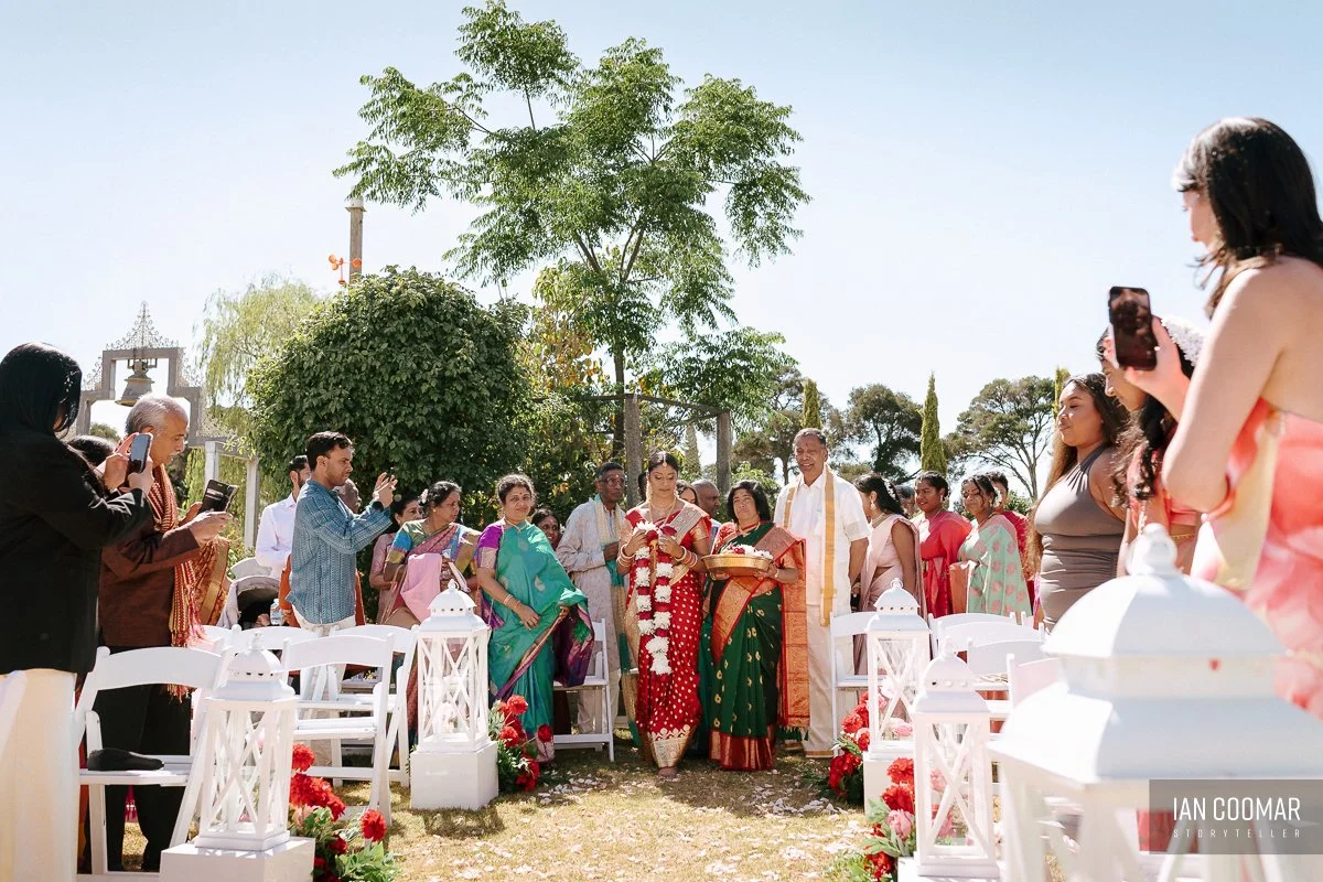 carrum-downs-shri-shiva-vishnu-temple-wedding-hindu-ceremony-bride-entrance-koorai-saree.jpg