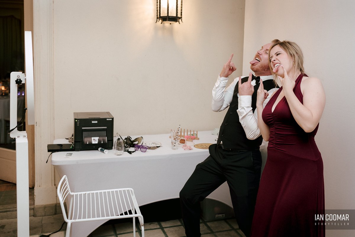 rippon-lea-estate-wedding-showtime-events-group-photobooth.jpg