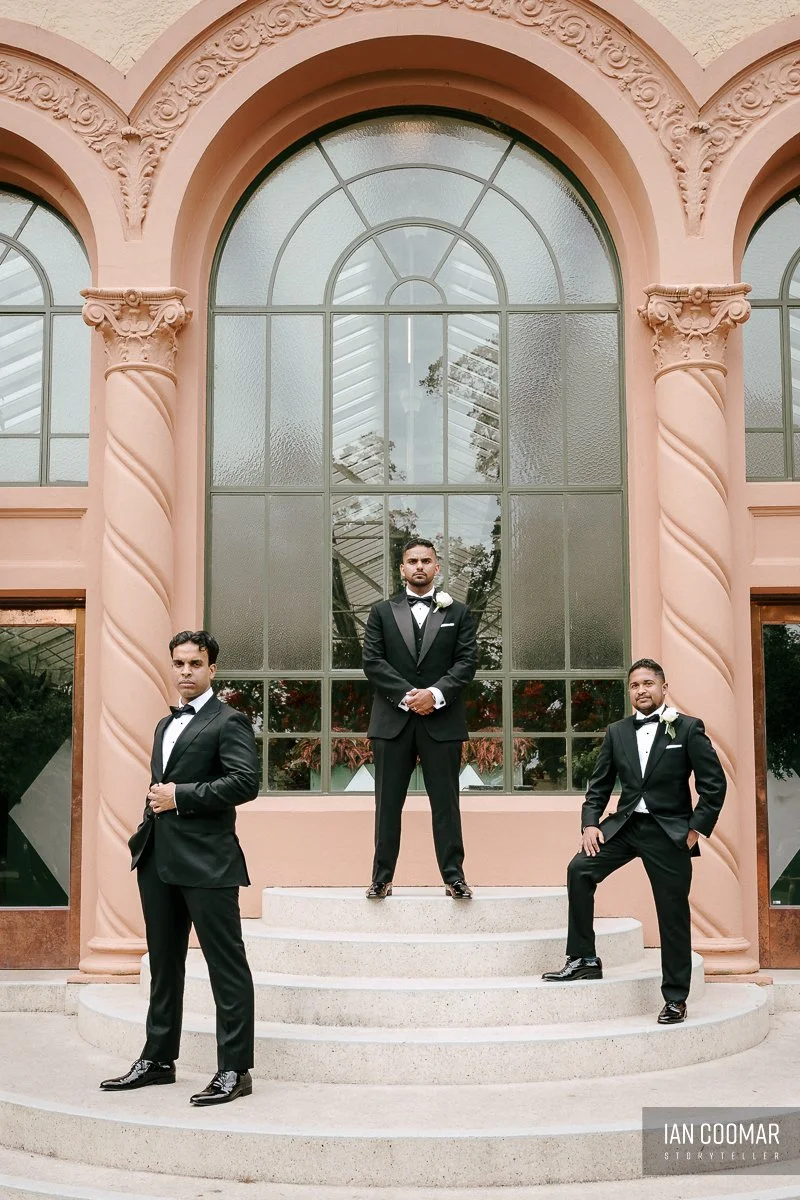lincoln-of-toorak-wedding-groom-groomsmen-poses.jpg