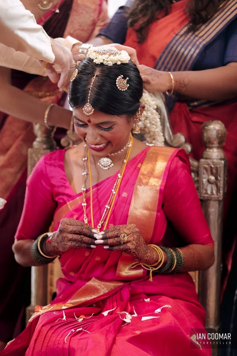 glasshaus-brucke-hindu-wedding-richmond-hindu-ceremony-candid-thali-tying.jpg
