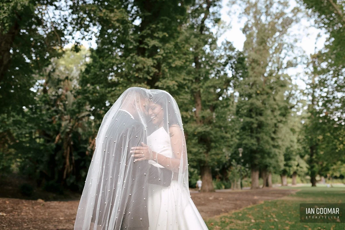 lincoln-of-toorak-wedding-veil-kiss.jpg