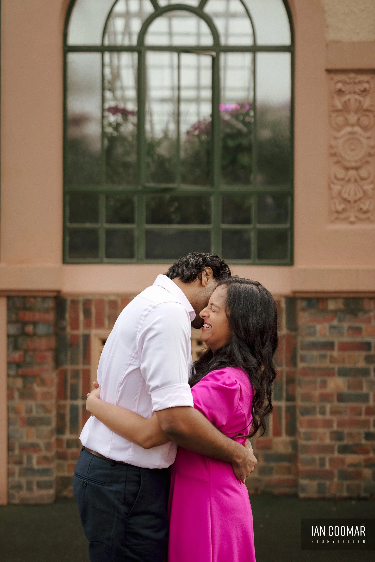 fitzroy-gardens-pre-wedding-couple-21.jpg