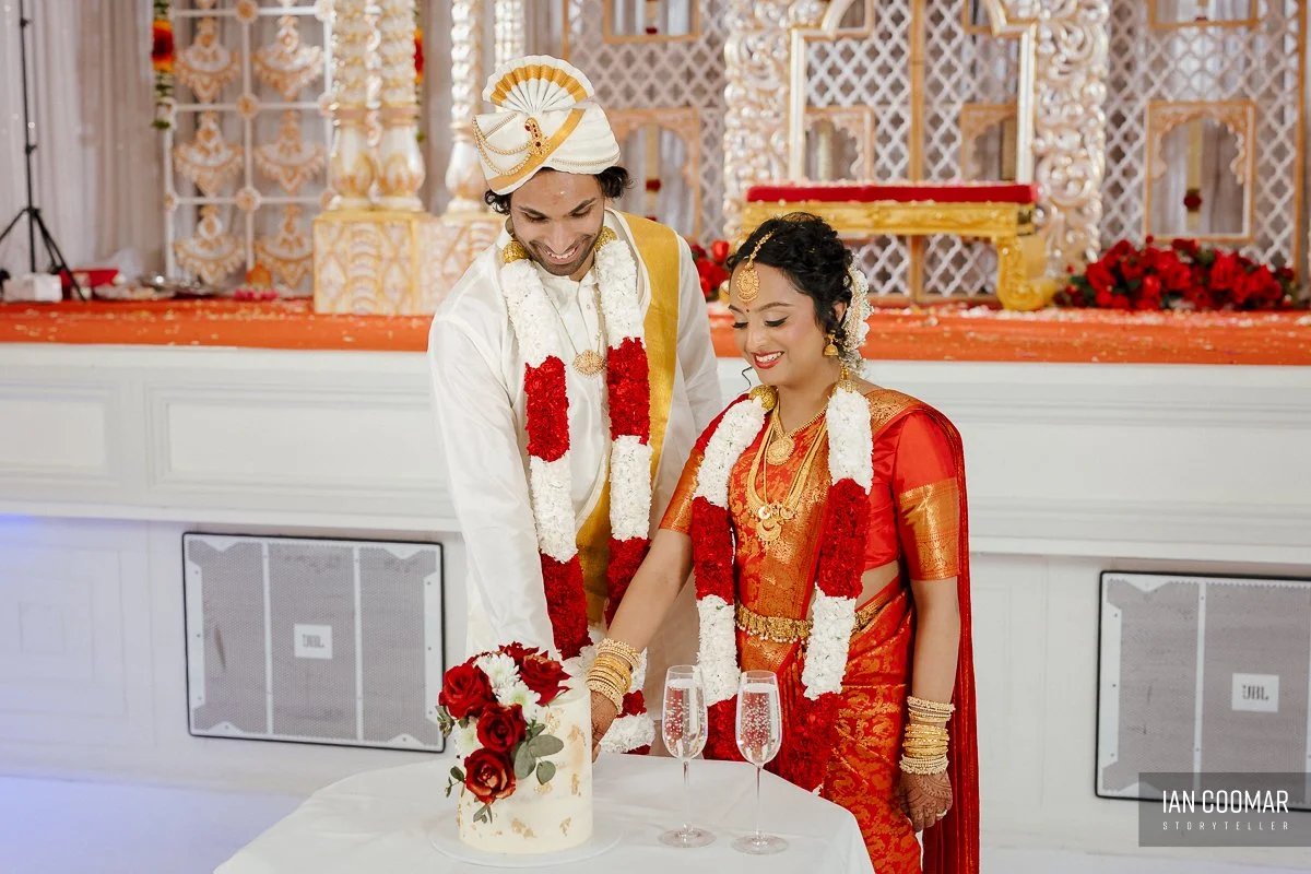 cathies-lane-receptions-wedding-cake-cutting.jpg