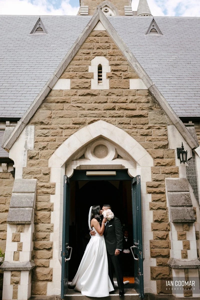 lincoln-of-toorak-wedding-kiss.jpg