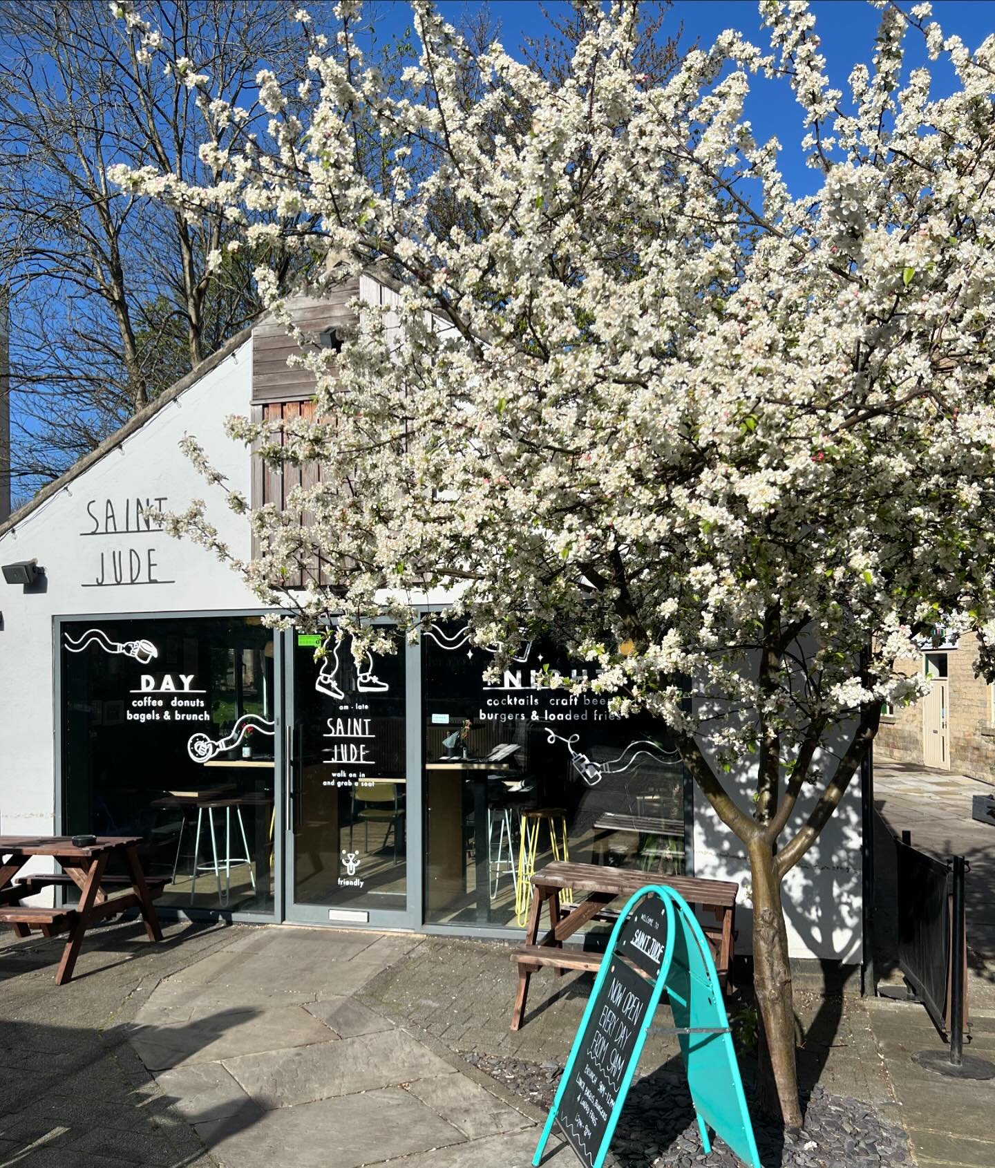 Morning! 🌺 
The weather is beautiful this morning, we are open and serving breakfast till 12, then lunch 12 onwards! 
See you soon x