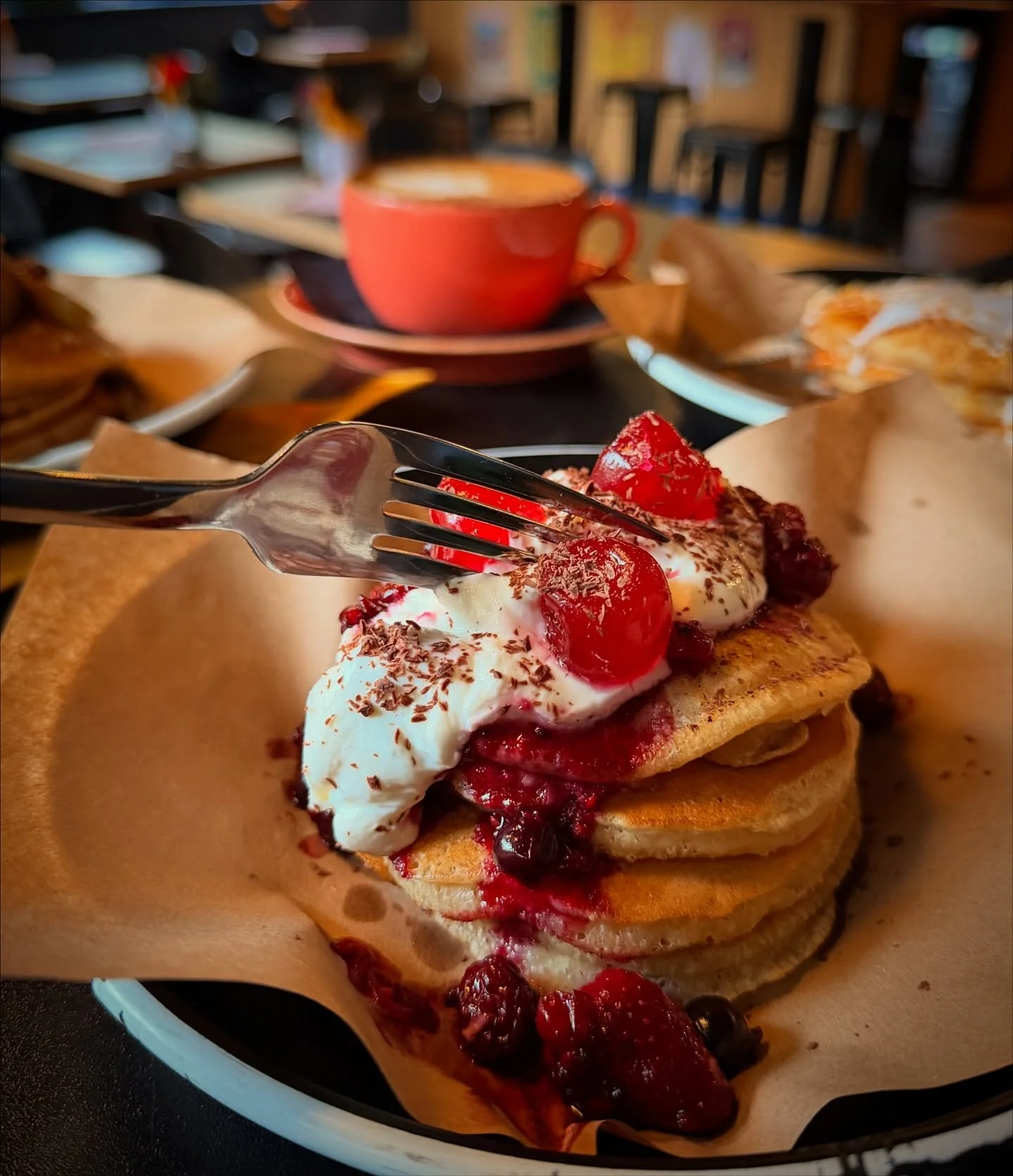 🍒 N E W  M E N U 🍒
Check out our new A/W menu which includes these bloody delicious Winter Berry Pancakes; available for Brunch,  9am - 12pm, Mon - Sun!
✨Plus ✨ Enjoy 25% off your food bill when you book a table Wednesday & Thursday this week