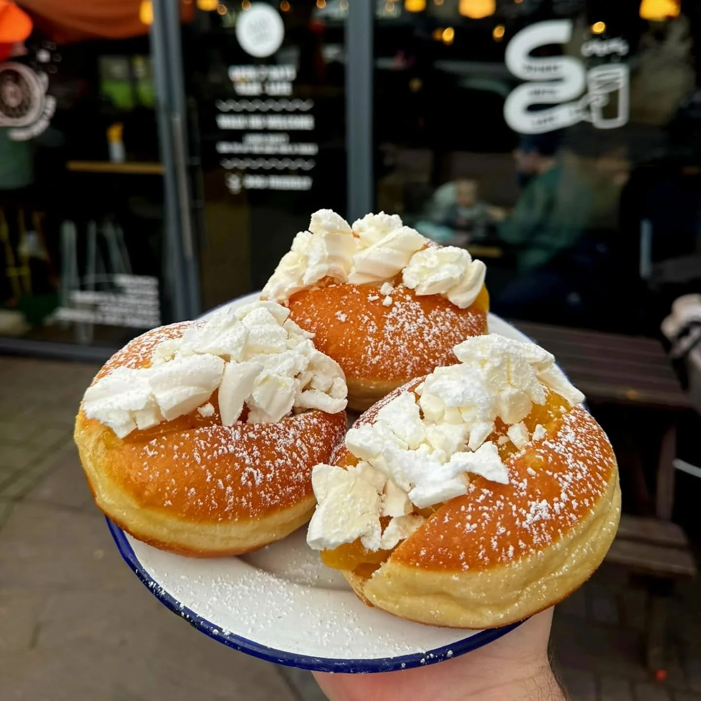 FRESH IN! Homemade Lemon Curd and Meringue Doughnuts 🍩 🍋 

THESE ARE ABSOLUTELY DELICIOUS 😋

Pop in to give them a try!

#homemade #doughnuts #leedsfoodie #lemoncurd #meringue