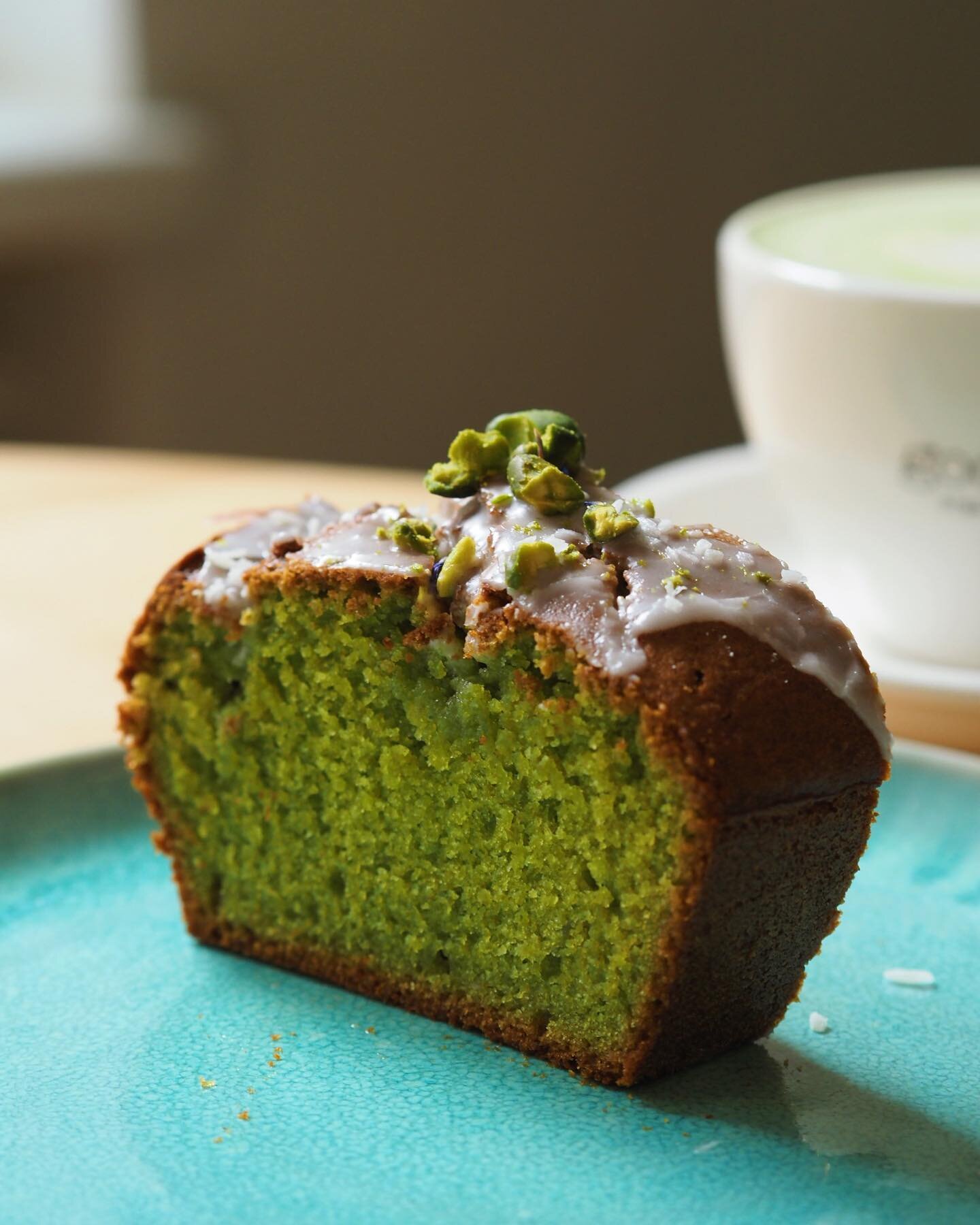 Lemon pistachio cake is back again! come in for a yummy slice 🌿😍🌱 

#vegan #hamburg #cafe #plantbased #cake