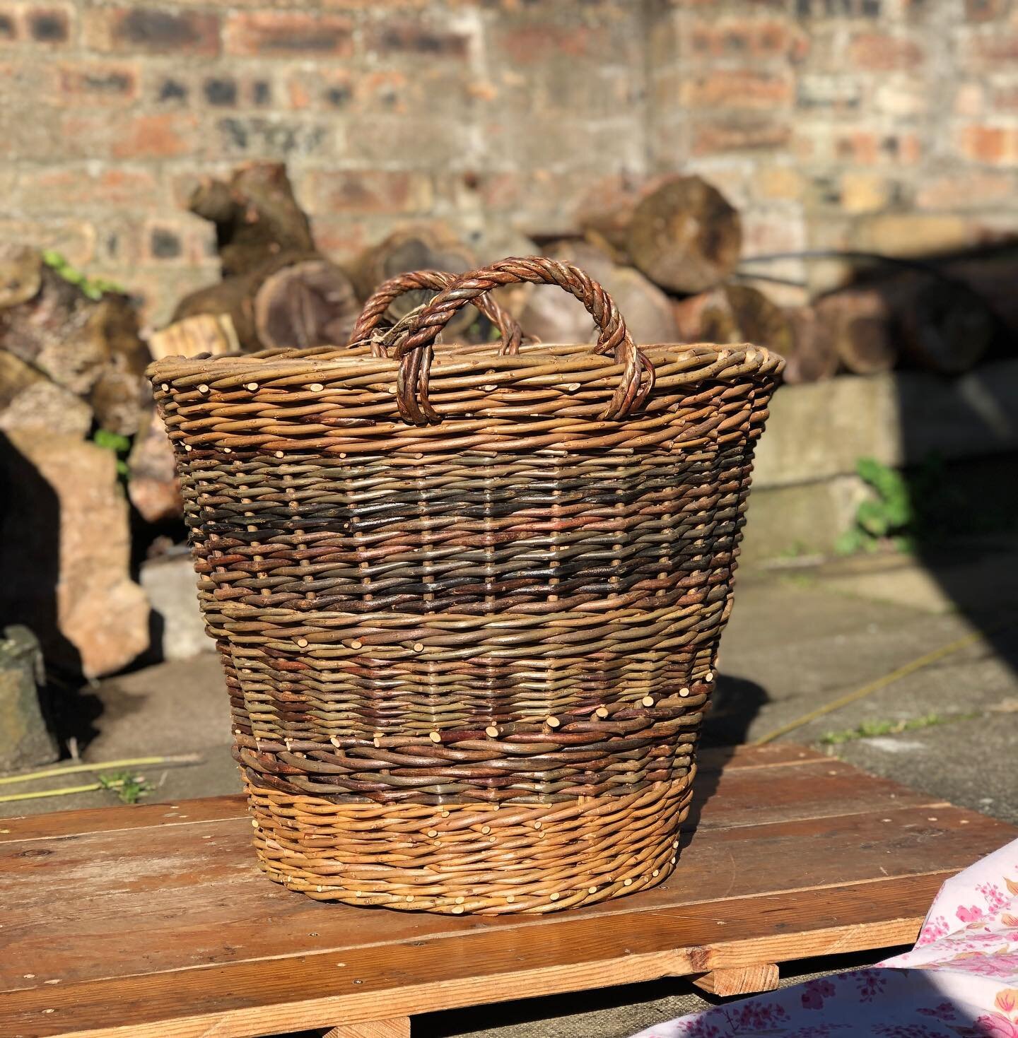 just set myself up outside to put handles on log baskets as I&rsquo;ve spread stuff all over my workshop floor in an office kind of way, but my computer has had too much of a cold night in there and won&rsquo;t wake up 🤞

and just wanted to say hi- 